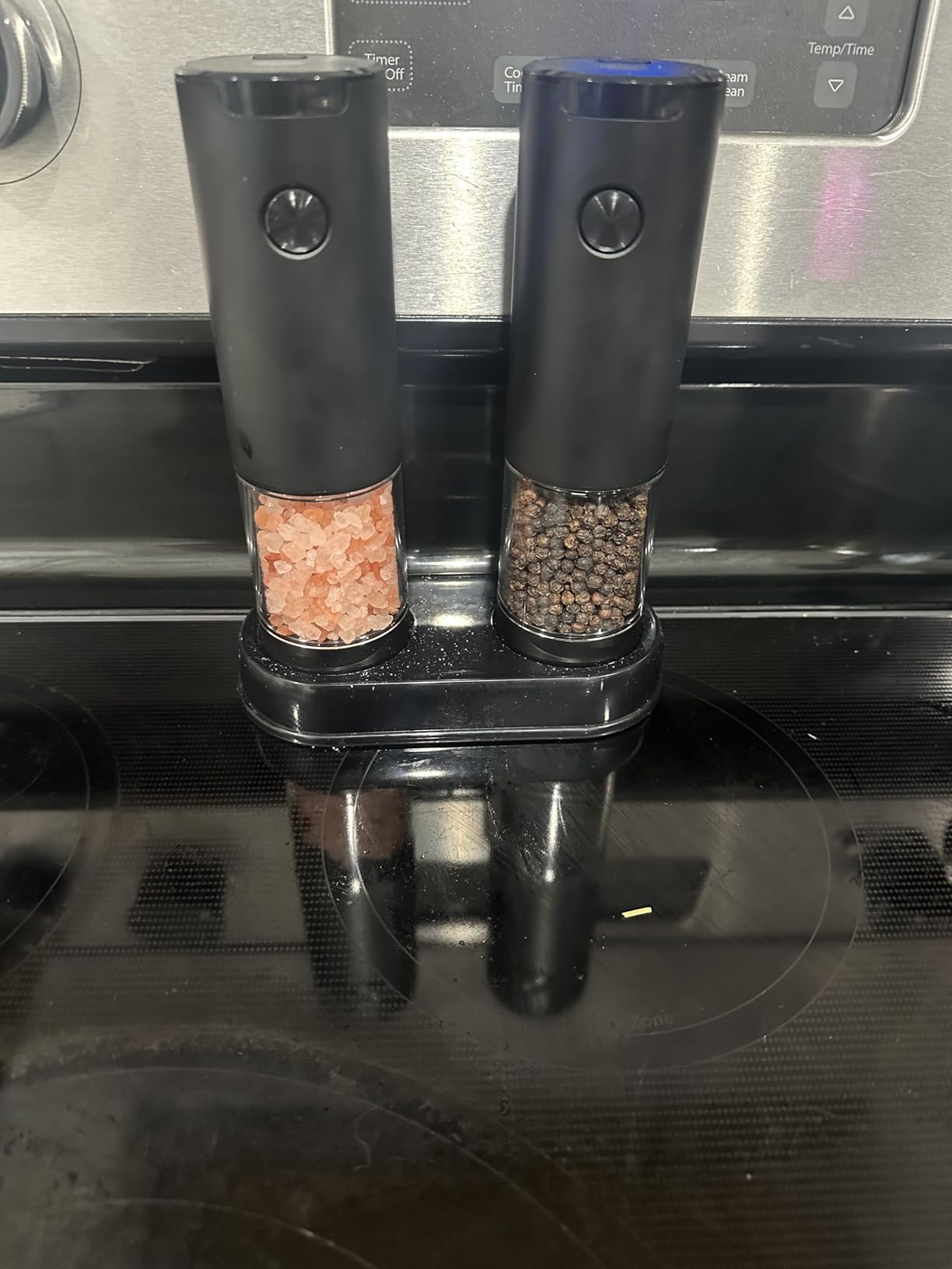 Electric Salt and Pepper Grinder Set Automatic Battery Pepper Mill Shakers Adjustable Coarseness Upgraded Larger Capacity with Led Home and Kitchen Appliances customer photo 2