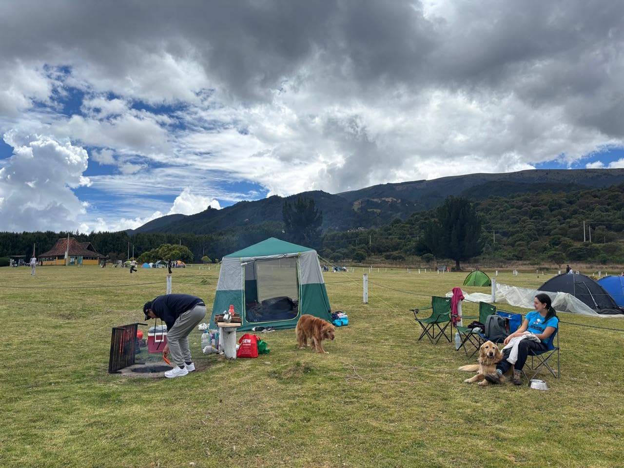 CORANI 14.1'x6.5'x9' Inflatable Tents for Camping, Portable 6/8/10 Person Blow Up Air Tent, Waterproof Windproof Easy Setup Large Family Tent with 2 Doors, 6 Windows, Mosquito Screen customer photo 1