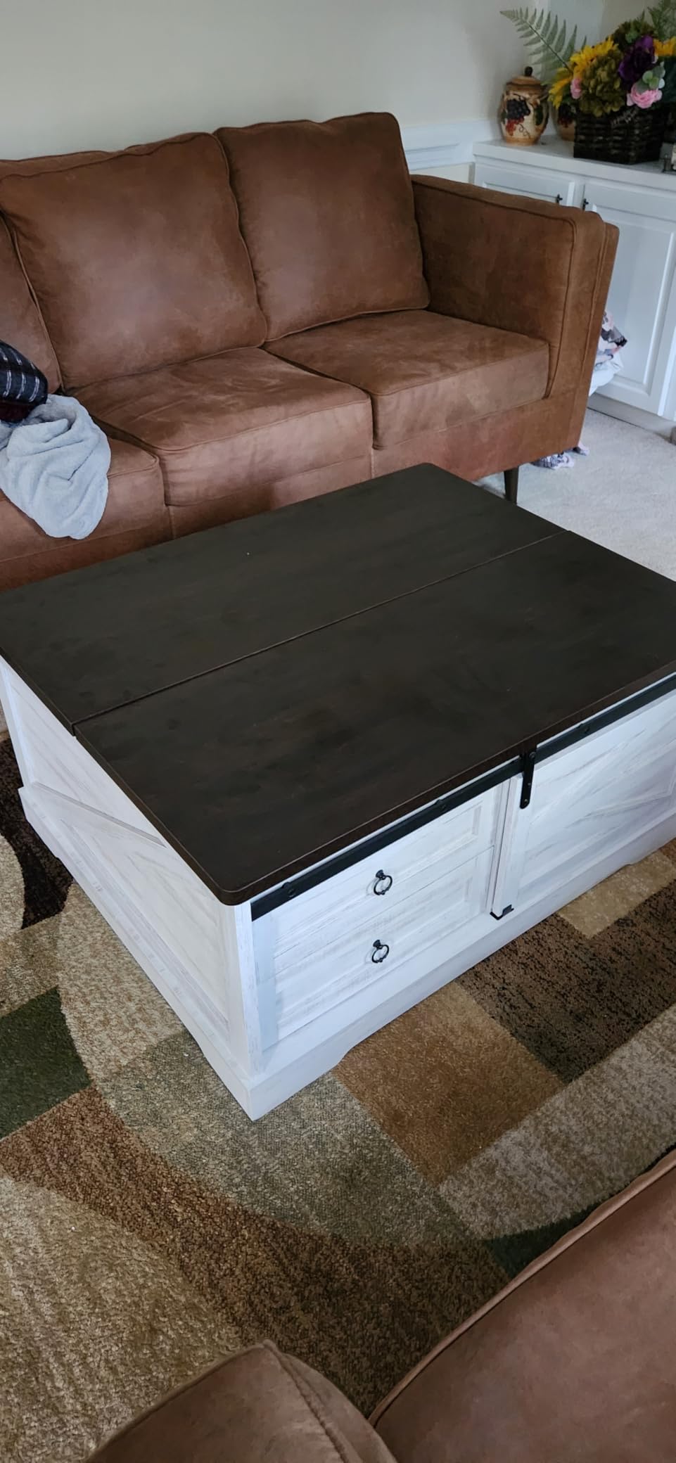 Itaar 39.4'' Lift Top Coffee Table with Storage, Farmhouse Coffee Tables for Living Room, Square Coffee Table with Large Hidden Compartment & 2 Drawers & Adjustable Shelves, White customer photo 2