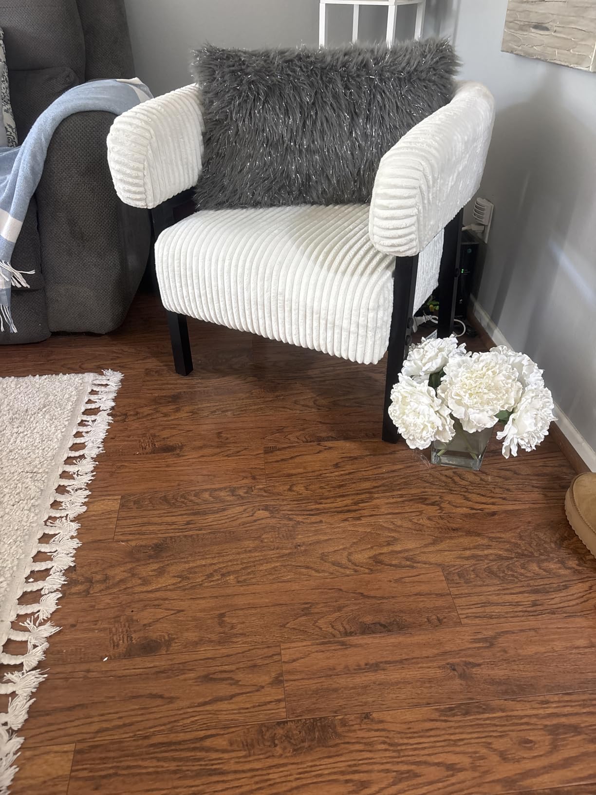 Yaheetech Accent Chair with Pocket Coiled Seat, Corduroy Living Room Barrel Chair Comfy Modern Sofa Armchair for Small Space Bedroom Reading, Beige customer photo 2