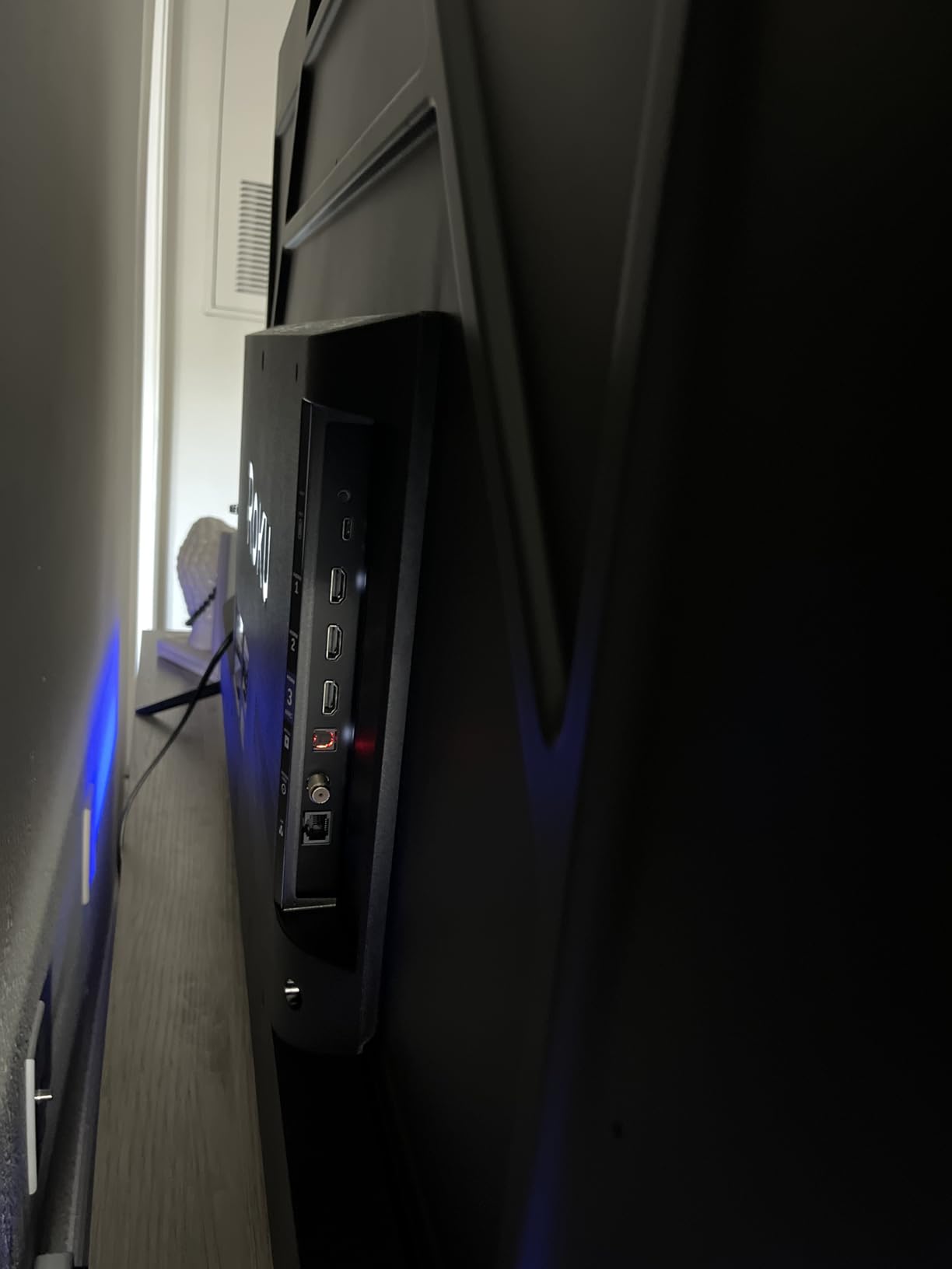 Roku Smart TV - 55-Inch Select Series, 4K HDR TV - Roku TV with Enhanced Voice Remote - Flat Screen LED Television with Wi-Fi for Streaming Live Local News, Sports, Family Entertainment customer photo 1