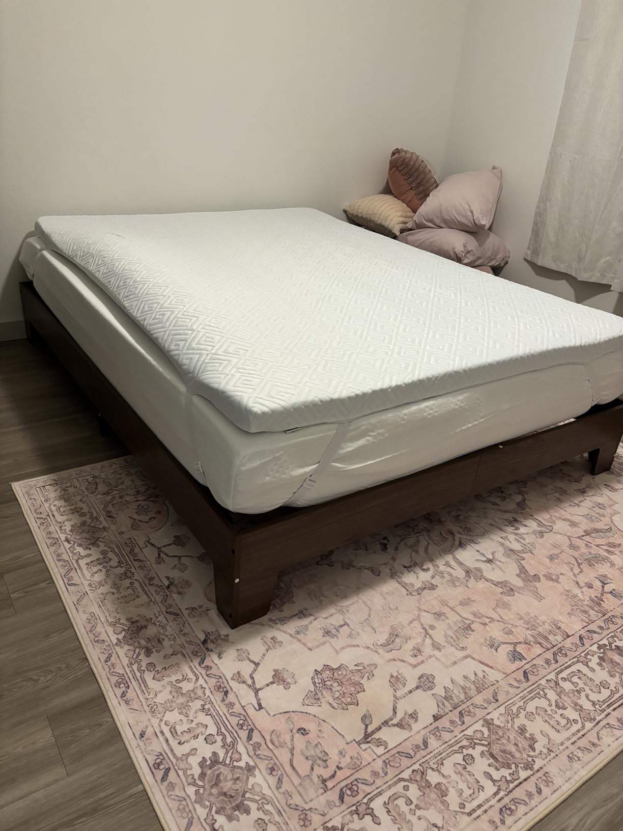 Novilla 12 Inch Queen Mattress in a Box, Gel Memory Foam Queen Size Bed Mattress for Cooling Night Sleep, Comfort Sleep & Pressure Relief, CertiPUR-US Certified,White customer photo 1