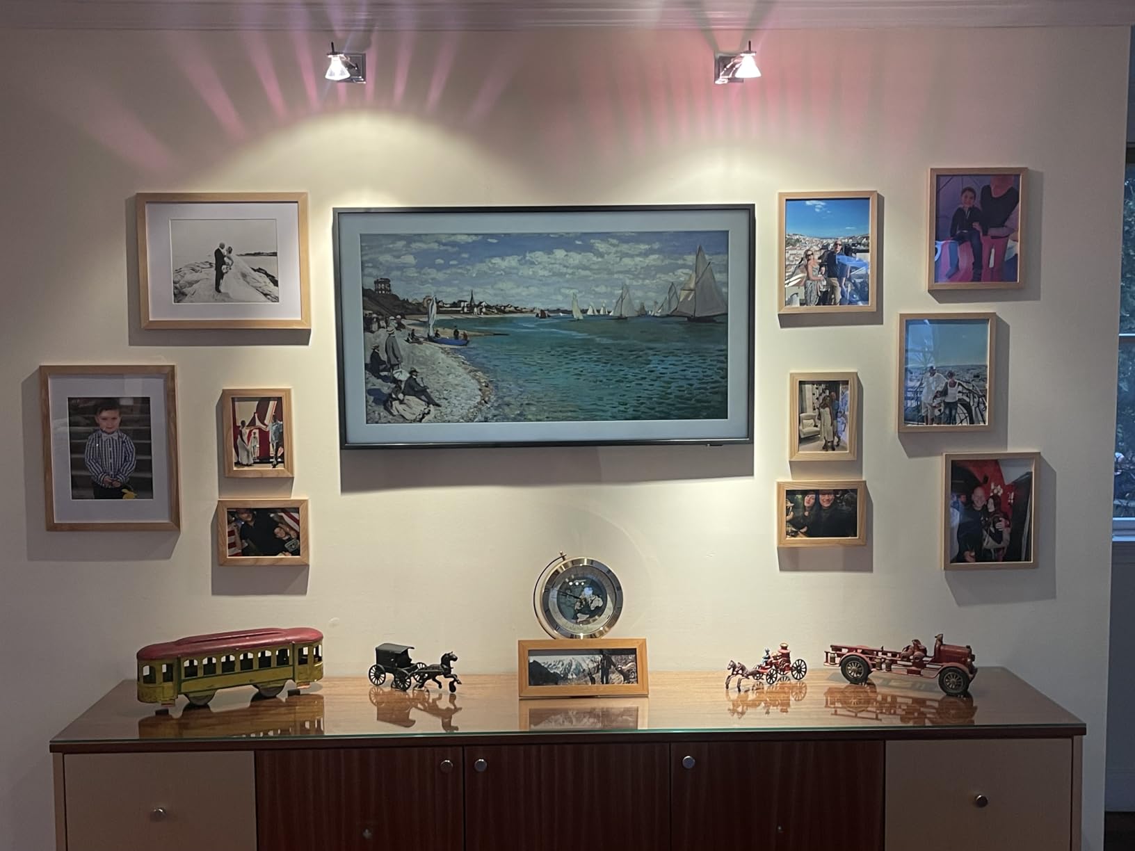 Samsung 55-Inch Class The Frame LS03F 4K QLED Smart TV (2025 Model) Slim Fit Wall Mount, Modern Frame Design, NQ4 AI Gen2 Processor, Art Mode, Artful Picture Quality, Samsung Vision AI, Alexa Built-in customer photo 1