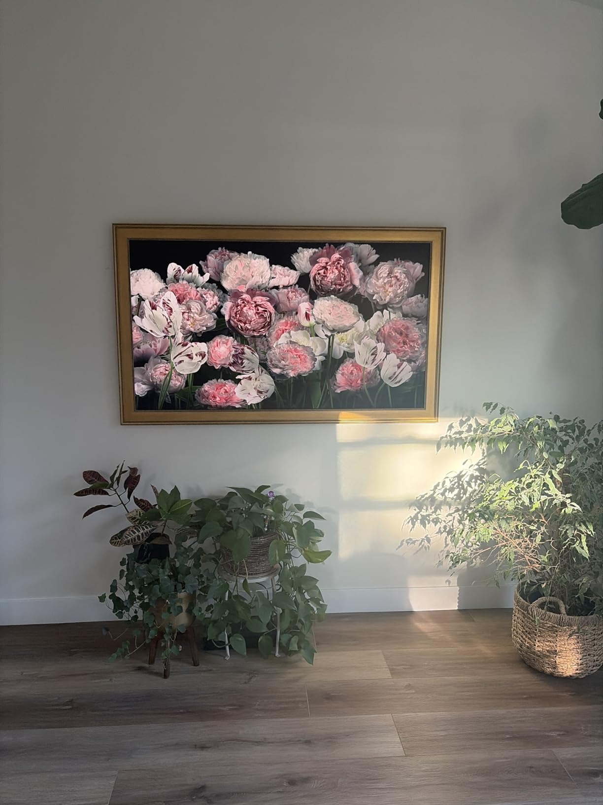 Samsung 55-Inch Class The Frame LS03F 4K QLED Smart TV (2025 Model) Slim Fit Wall Mount, Modern Frame Design, NQ4 AI Gen2 Processor, Art Mode, Artful Picture Quality, Samsung Vision AI, Alexa Built-in customer photo 2