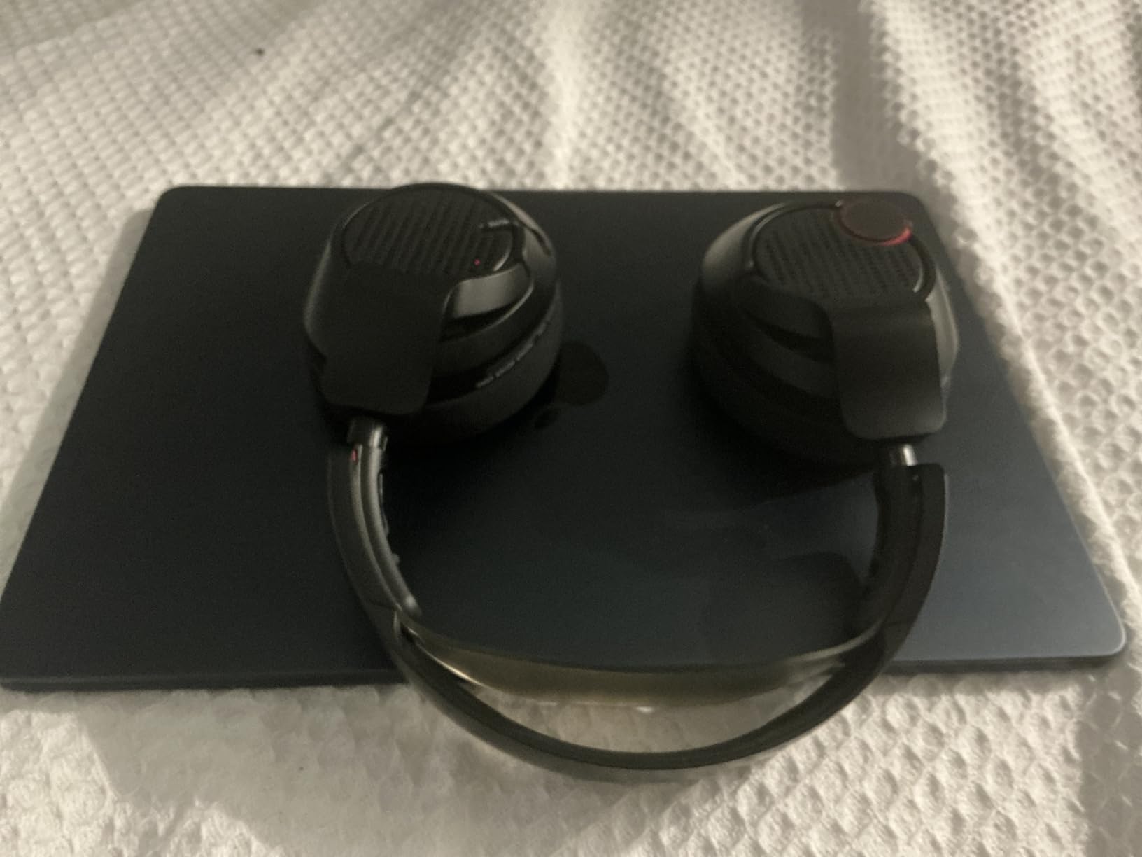 Apple 2025 MacBook Air 15-inch Laptop with M4 chip: Built for Apple Intelligence, 15.3-inch Liquid Retina Display, 16GB Unified Memory, 256GB SSD Storage, 12MP Center Stage Camera, Touch ID; Sky Blue customer photo 2