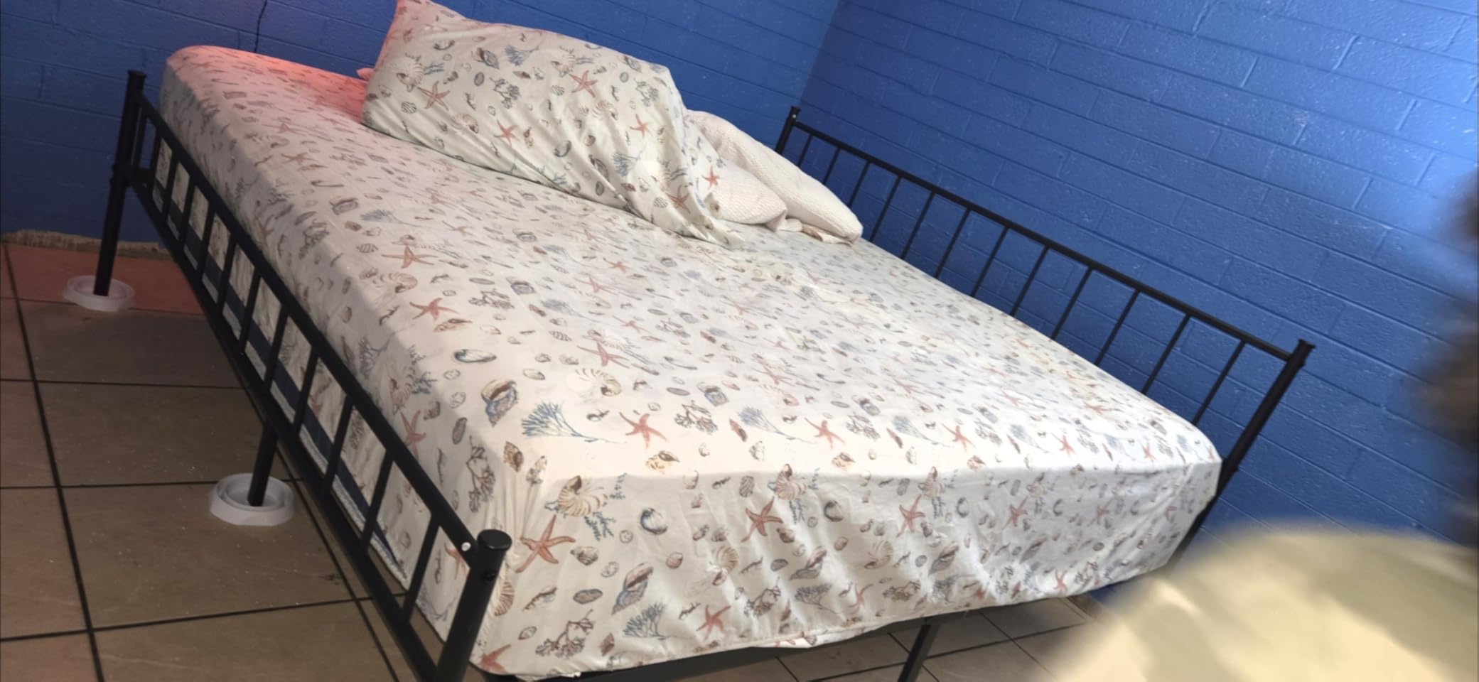zizin King Size Metal Bed Frame with Headboard & Footboard 14 Inch Metal Platform Mattress Foundation Support with Steel Slat, Under Bed Storage, No Box Spring Needed customer photo 2