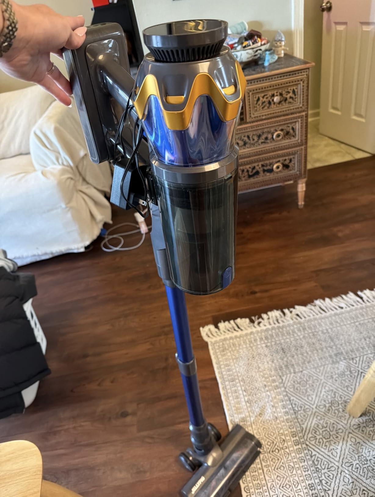 Cordless Vacuum Cleaner, Upgraded 650W 55KPA 70Mins Cordless Stick Vacuum Cleaner with Self-Standing and Touch Screen, Anti-tangle Wireless Vacumm, Vacuum Cleaners for Home/Pet Hair/Carpets/Floors customer photo 1