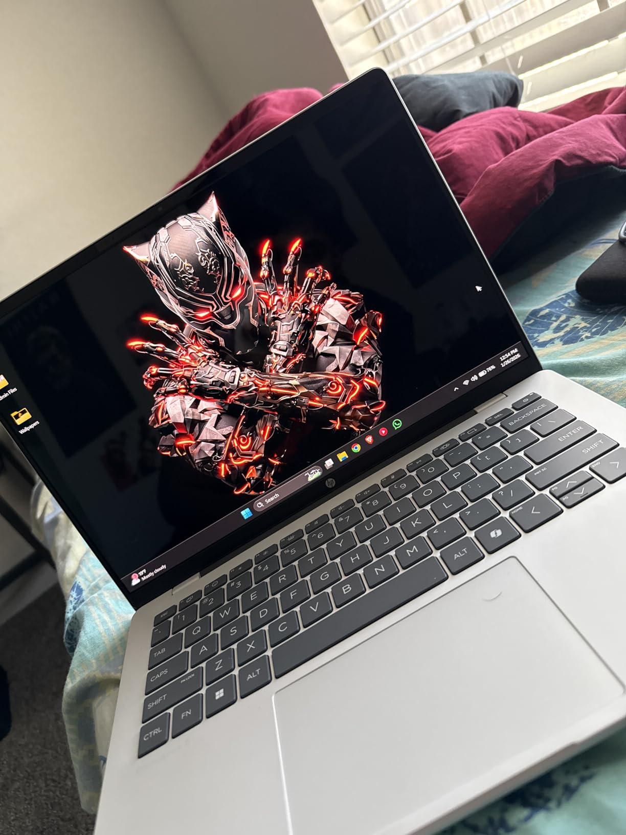 HP OmniBook 5 14 inch Next Gen AI PC, OLED Display, Snapdragon X Plus X1P-42-100, 16 GB RAM, 1 TB SSD, Qualcomm Adreno GPU, Windows 11 Home, Glacier Silver, 14-he0099nr customer photo 2