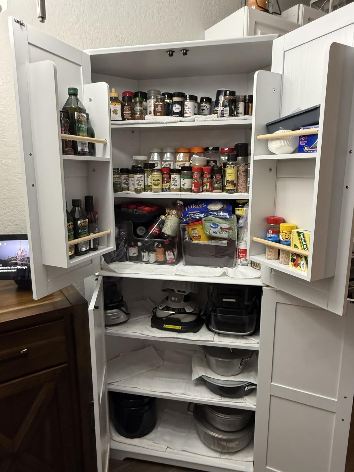 IRONCK Corner Cabinet, 72