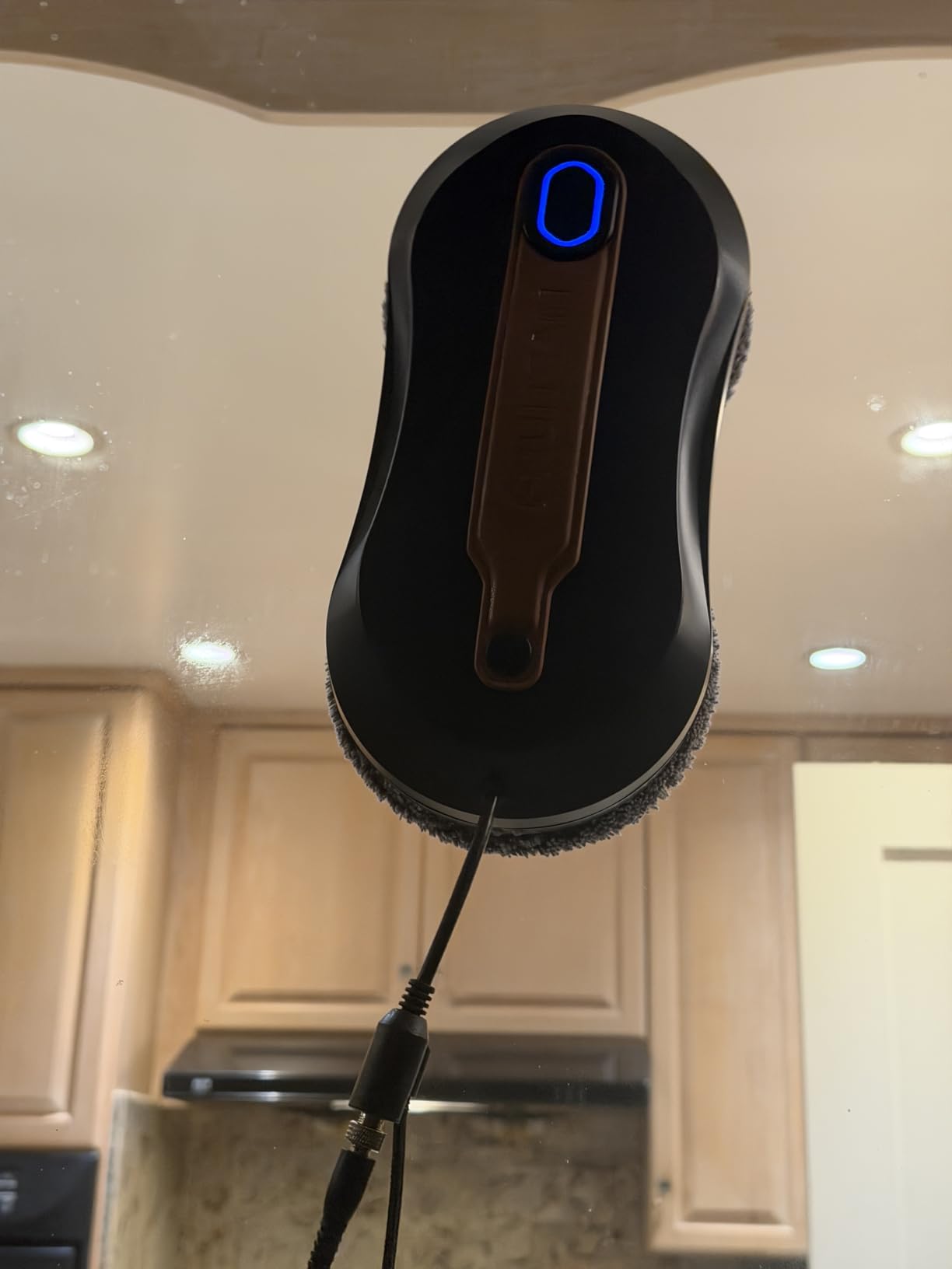 FRUITEAM Window Cleaning Robot with Dual Water Spray, APP and Remote Control, Automatic Window Cleaner with Leather Belt for Frame Glass, Triple Safety System, Smart Path Detection customer photo 2