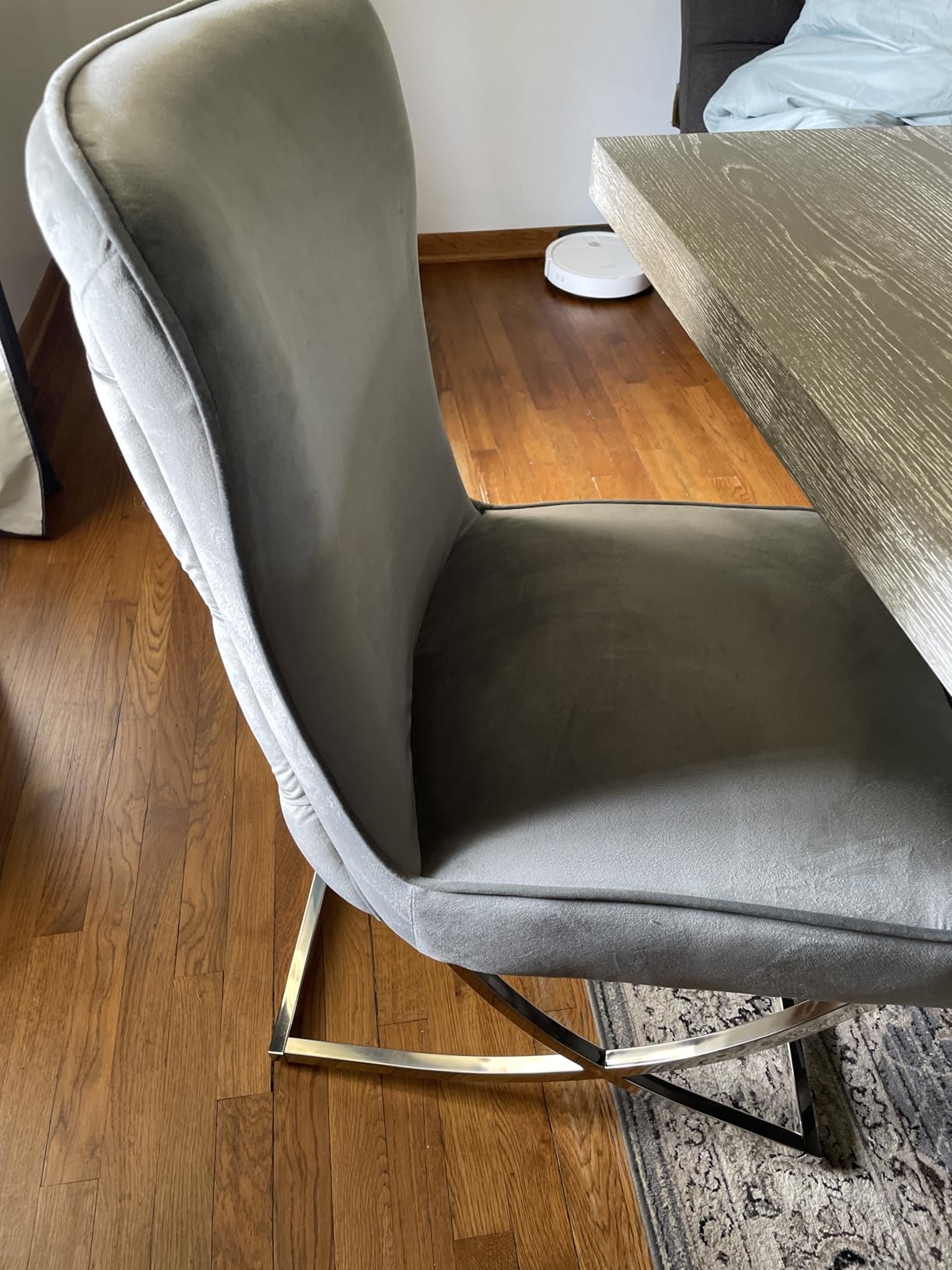 WUTUTUEE Luxury Velvet Dining Chairs, Tufted Upholstered Armless Accent Chairs with Silver Metal X-Legs, Modern Glam Dining Room Chair Set of 2, Light Grey customer photo 2