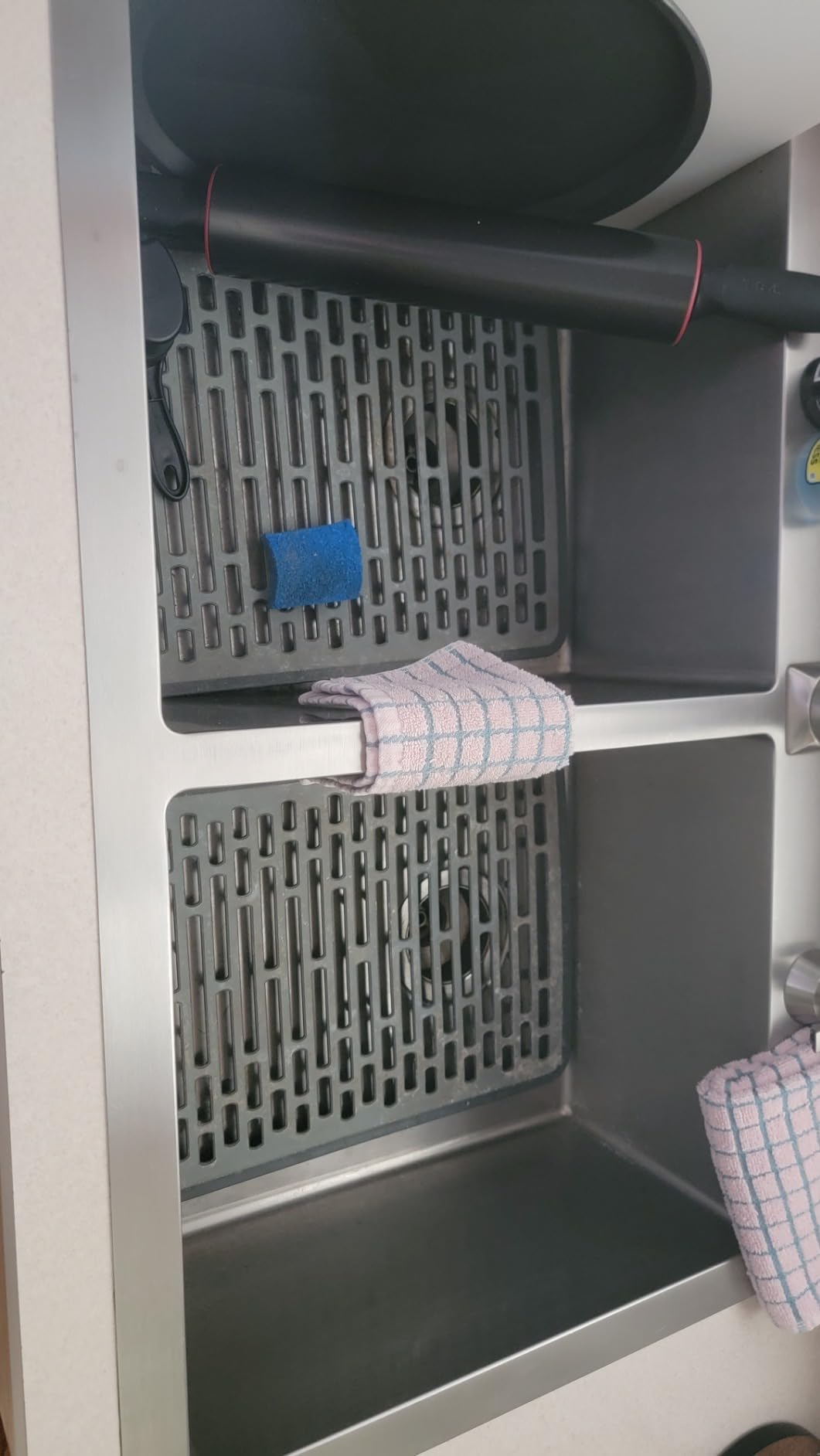 DeerValley 32 Inch Undermount Kitchen Sink 18 Gauge Stainless Steel Kitchen Sink Spacious Single Bowl Sinks with Basket Strainer Curved Shape Round Corner Deep Sinks for Modern Kitchens customer photo 1