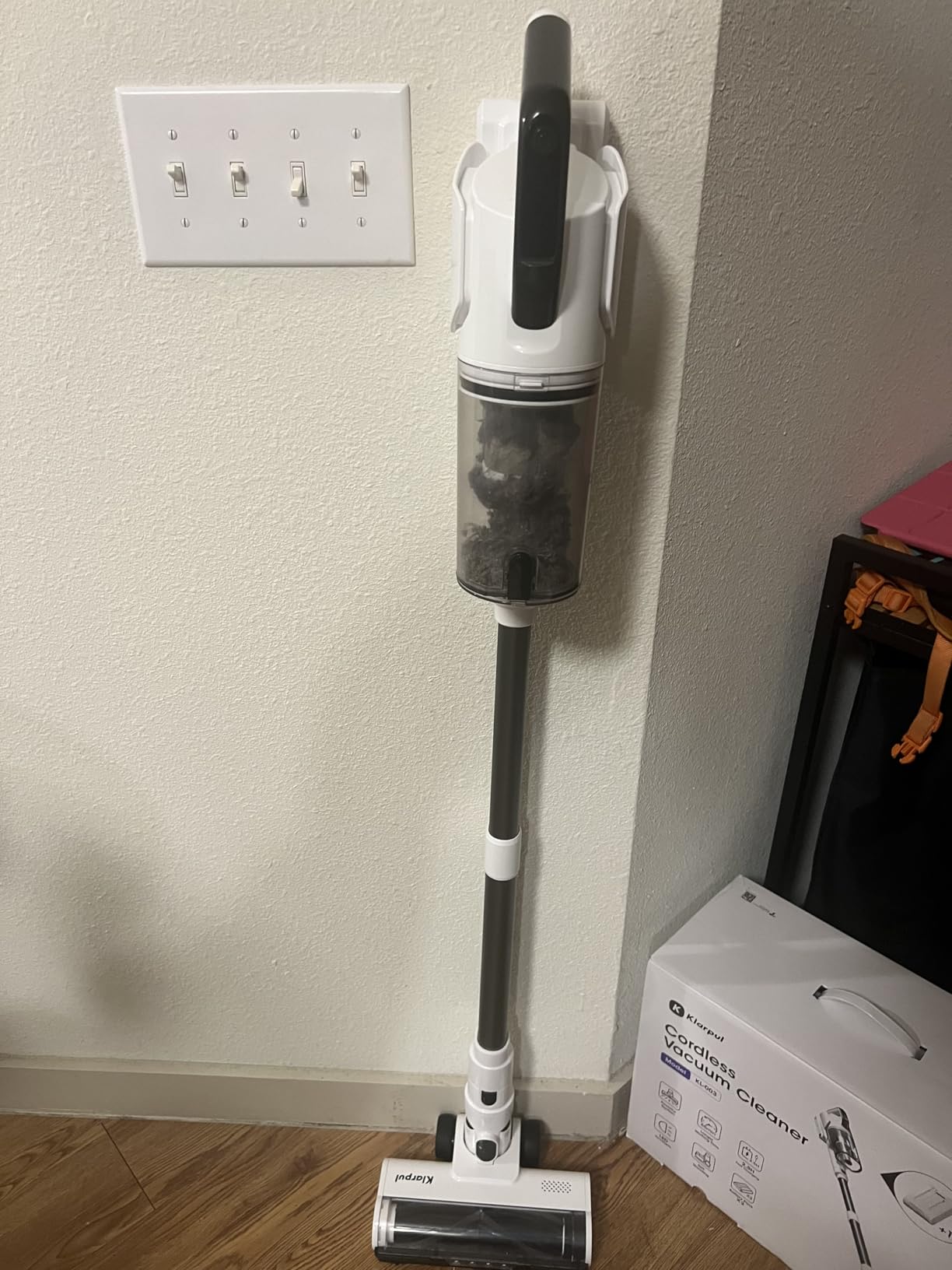 Klarpul Cordless Vacuum Cleaner, 2 Batteries 140 Mins Runtime 600W 50Kpa Stick Vacuum Cordless, Self-Standing Vacuum Cleaners for Home with 2.5H Fast Charging, for Floor/Carpet/Pet Hair, White customer photo 1