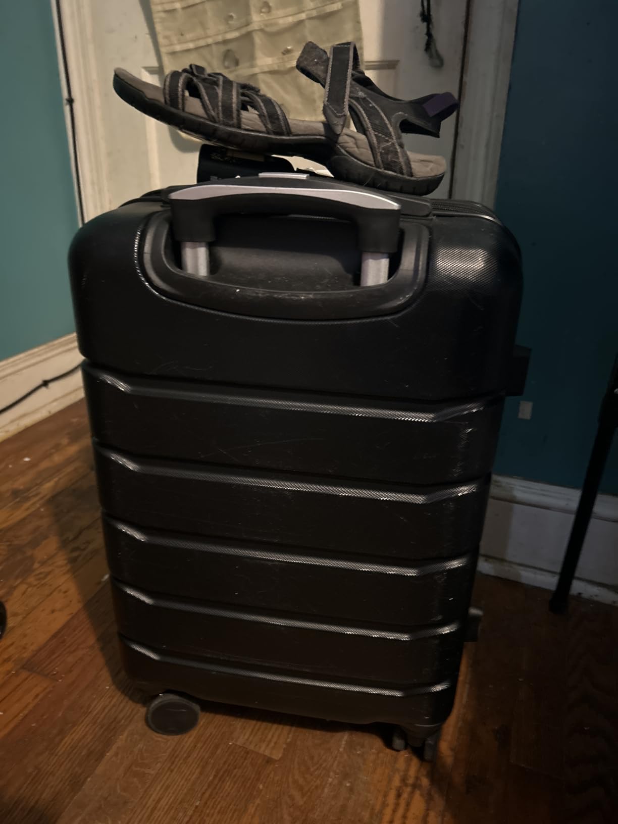 Sweetcrispy Carry on Luggage, Hard Shell ABS Suitcase with Double Spinner Wheels, Lightweight Expandable Rolling Suit Case with TSA Lock, 20 Inch Navy Blue customer photo 1