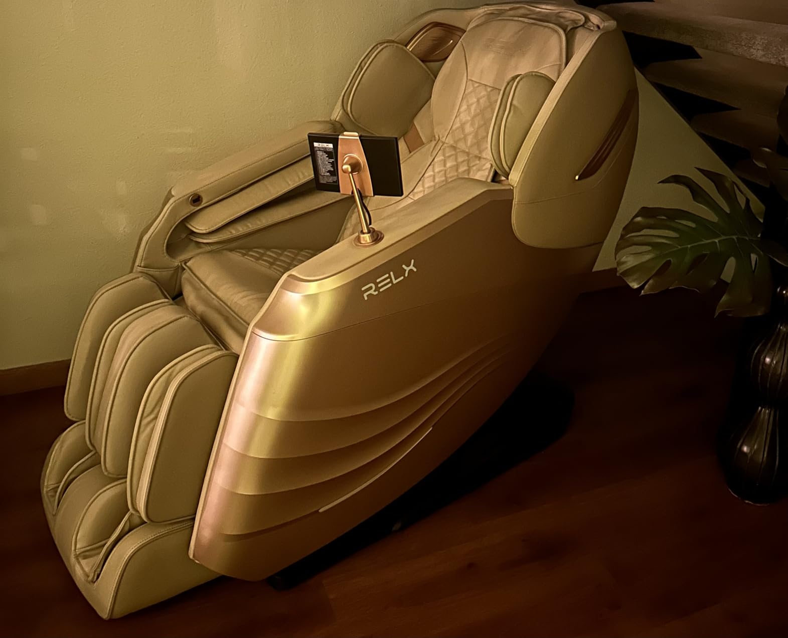 Massage Chair Full Body, 20 Modes Zero Gravity SL-Track Shiatsu Massage Chair Built-in Heat System, Airbag Massage with Body Scan, Deep Yoga Stretch, Calfrest Extension customer photo 1