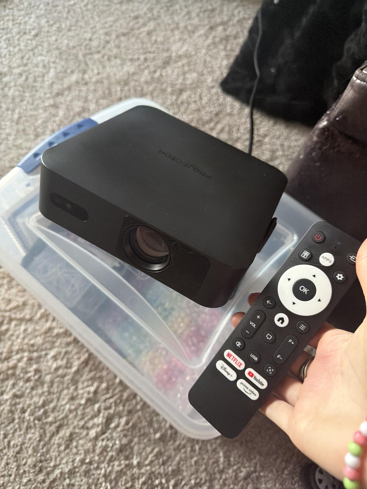 AuKing 2500 ANSI 4K Projector with WiFi and Bluetooth, Officially-Licensed APP, TOF Real-Time Auto Focus, Omni-Adjustable Stand customer photo 2