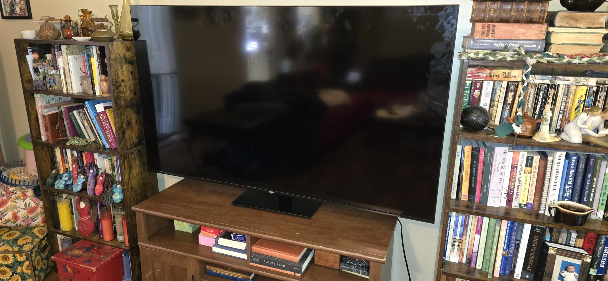 Roku Smart TV 2026 - 65-Inch Select Series, 4K QLED TV - Roku TV with Voice Remote - Flat Screen QLED Television with Wi-Fi for Streaming customer photo 2