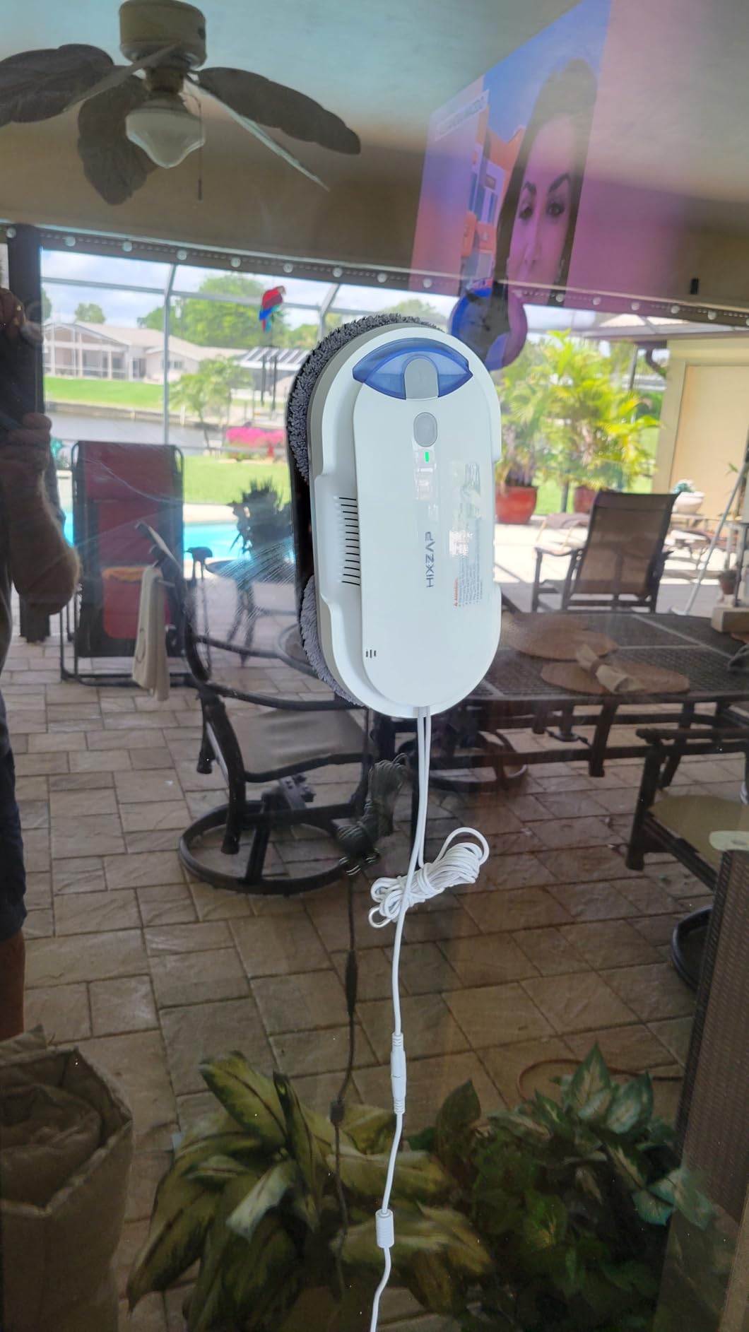 Window Cleaning Robot - 2400-3200Pa Suction, Dual Ultrasonic Spray, 85ml Tank, Edge Detection, Anti-Drop, 3 Cleaning Modes for Streak-Free Glass customer photo 1