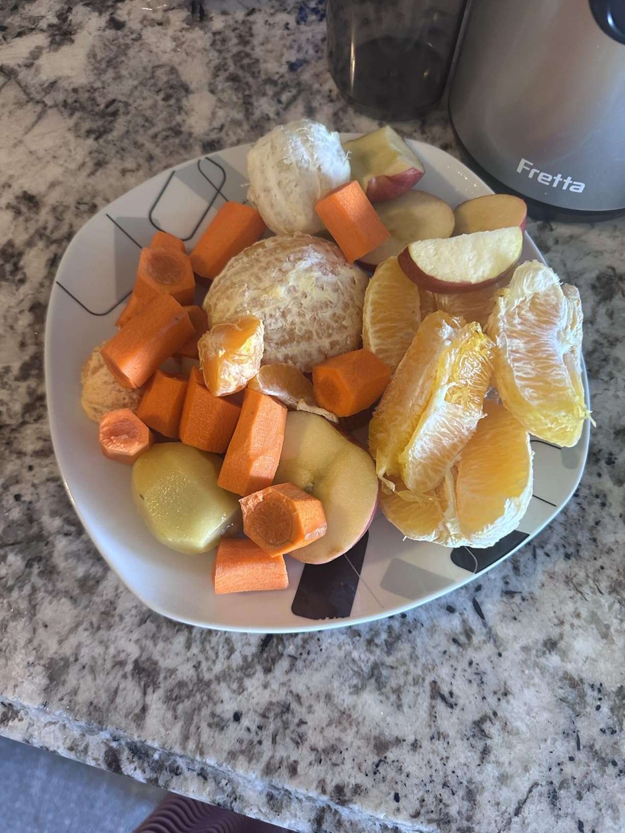 Fretta Compact Cold Press Juicer with PCTG Material, Fit Whole Fruits & Vegetables, BPA-Free, Easy to Clean, Pure Black, 1.0 L customer photo 2