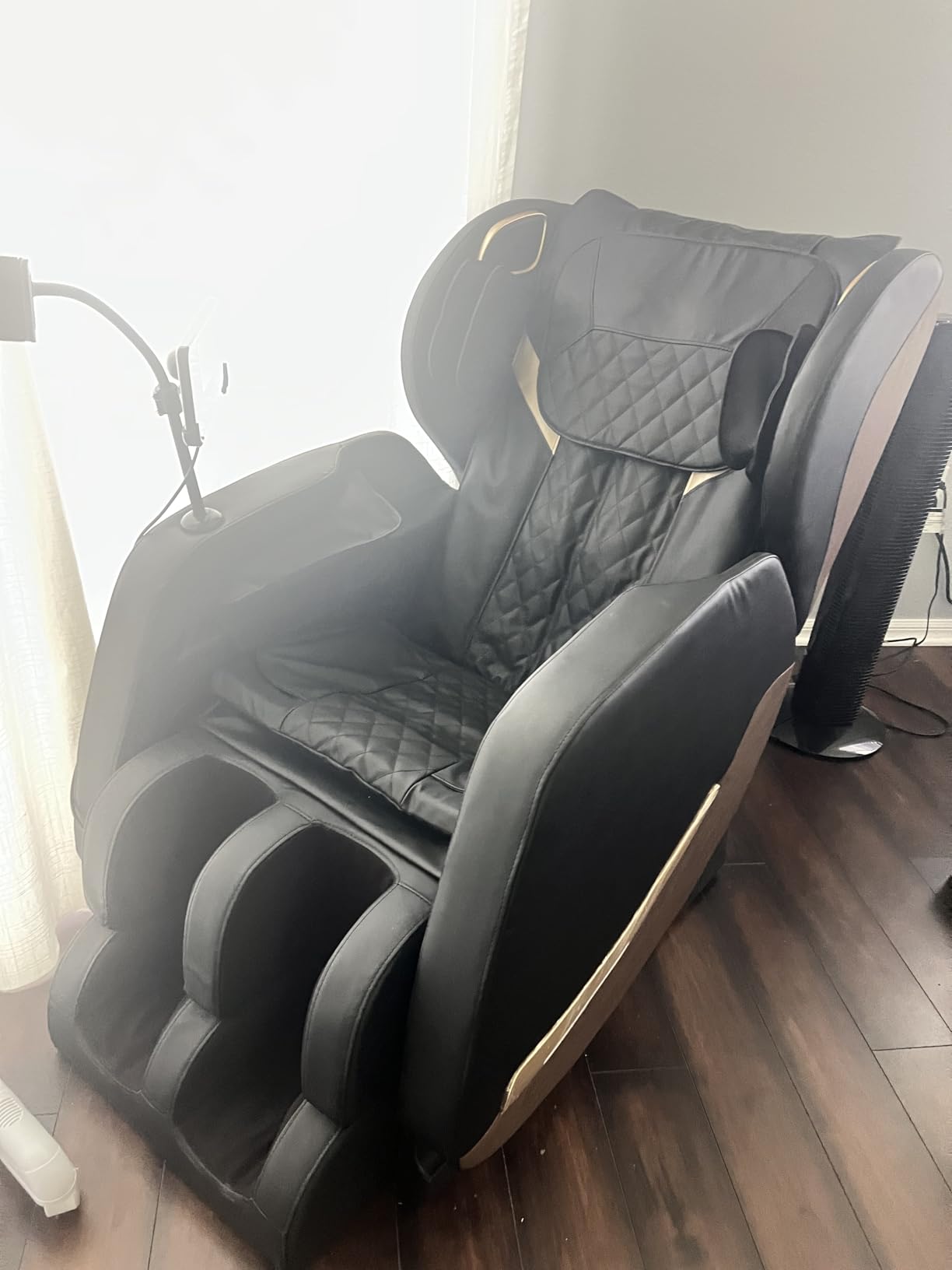 2026 Massage Chair, Full Body and Recliner with 10 Fixed Points, Zero Gravity, Wood Grain Leather, Foot Massage, Airbags, Lumbar Heating, Bluetooth and Control Screen customer photo 1