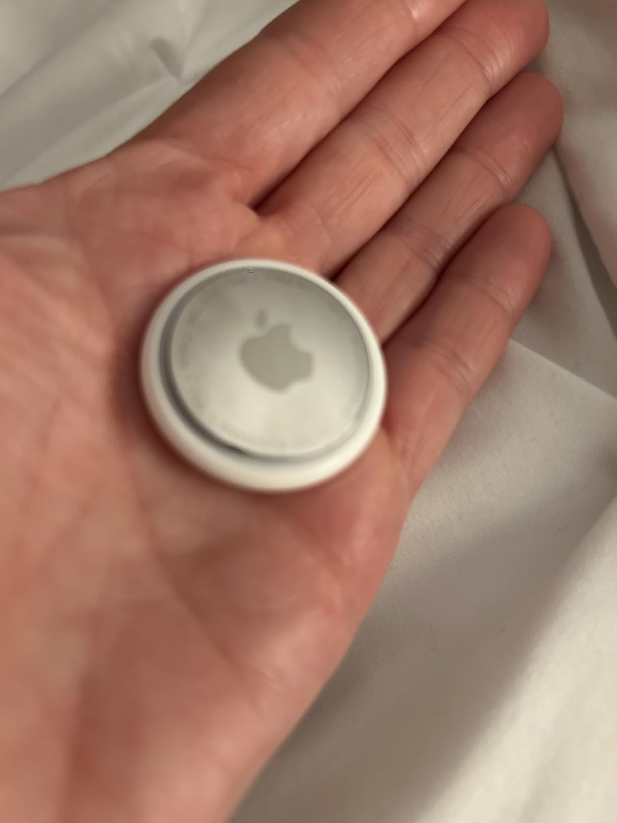 Apple AirTag (2nd Generation): Tracker for Keychain, Wallet, and More; Locator with Sound; Simple One-Tap Setup with iPhone or iPad; Key Finder with up to 1.5X Precision Finding Range customer photo 1