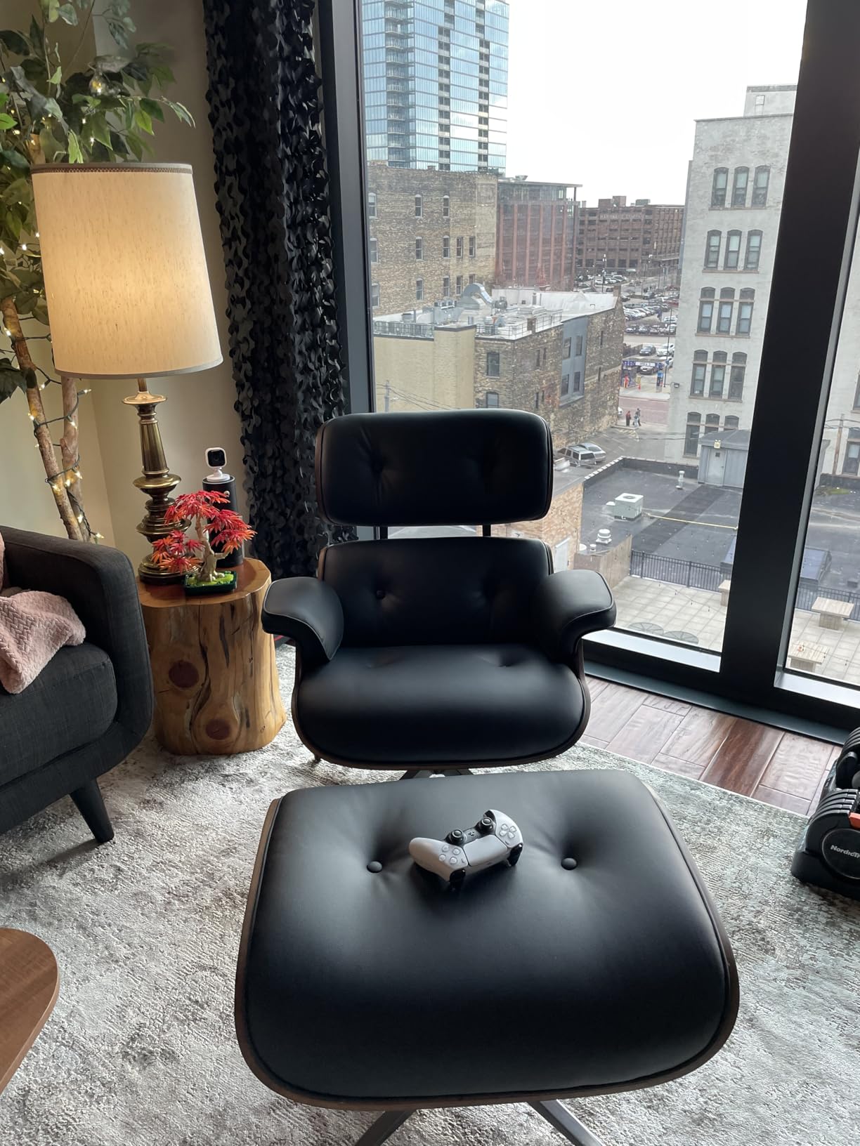 Top Black PU Leather, Mid Century Chaise Lounge Chair and Ottoman, Modern Chair Classic Design, Walnut Wood, Heavy Duty Base Support for Living Room Office customer photo 1