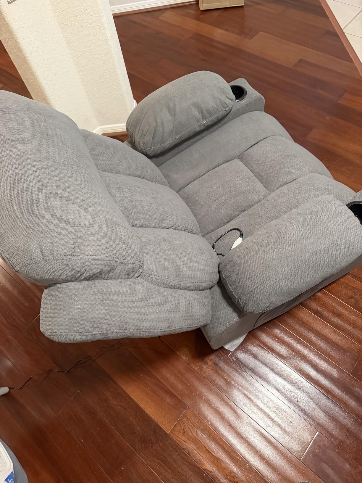 BOSMILLER Swivel Rocker Recliner Chair with Vibration Massage and Lumbar Heating Ergonomic Lounge Chair for Living Room with Rocking Function and Side Pocket, 2 Cup Holders, USB Charge Port customer photo 1