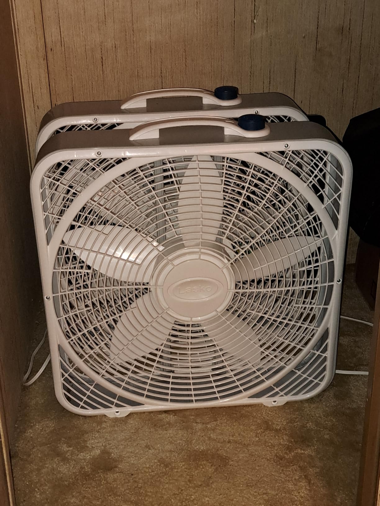 Lasko Weather-Shield Performance Box Fan, 3 Speeds, Innovative Wind Ring System for Up to 30% More Air, Carry Handle for Bedroom, Office, Home, 20 Inch, White, 3720 customer photo 1