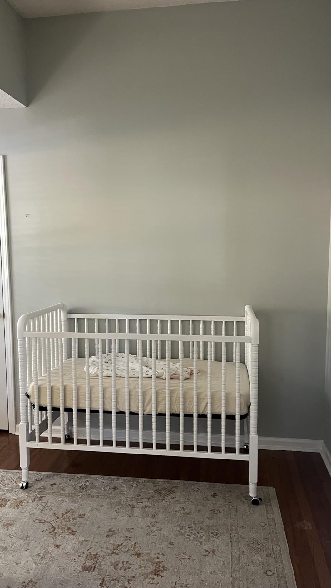 DaVinci Jenny Lind 3-in-1 Baby Crib Convertible to Toddler Bed, Daybed - Easy to Assemble - GREENGUARD Gold Certified - 4 Adjustable Mattress Heights, Conversion Kit Sold Separately - White customer photo 2