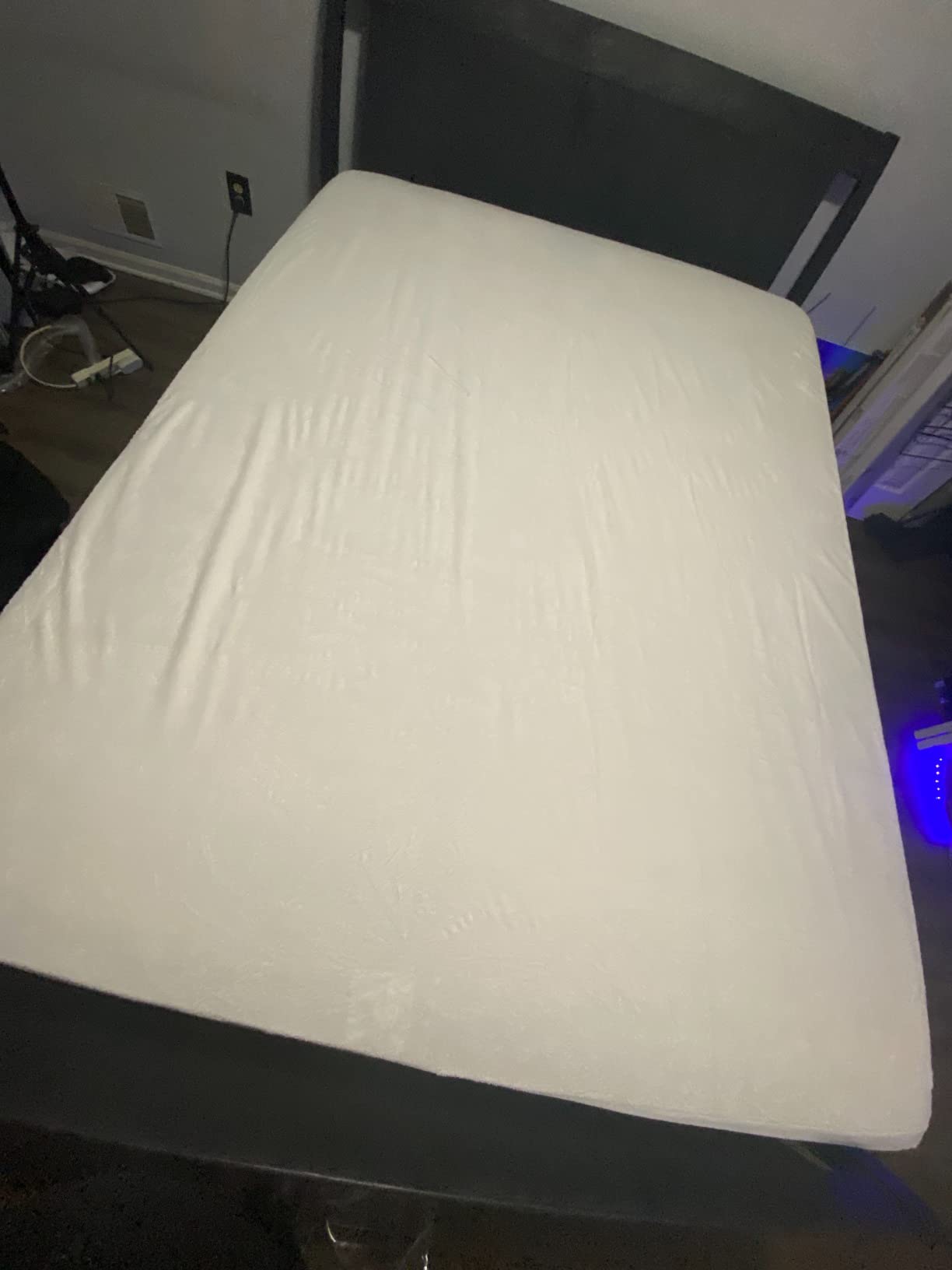 SafeRest Zippered Mattress Protector - Premium 9-12 Inch Waterproof Mattress Cover for Bed - Breathable, Noiseless Washable Mattress Encasement - Queen customer photo 2
