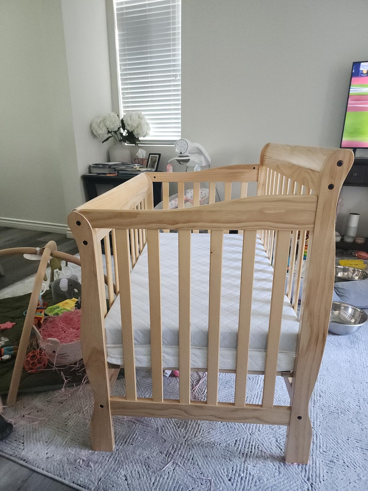 Dream On Me Aden 4-in-1 Convertible Mini Baby Crib, GREENGUARD Gold & BSA Certified, Sustainable Pinewood, Non-Toxic Finish, 3 Mattress Heights, Converts to Mini Day & Twin-Size Bed - White customer photo 1