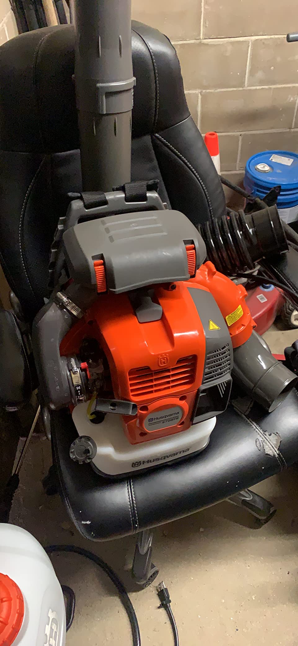 Husqvarna 570BTS Backpack Leaf Blower, 66-cc 4-HP 2-Cycle Gas Leaf Blower, 972-CFM, 236-MPH, 37-N customer photo 1