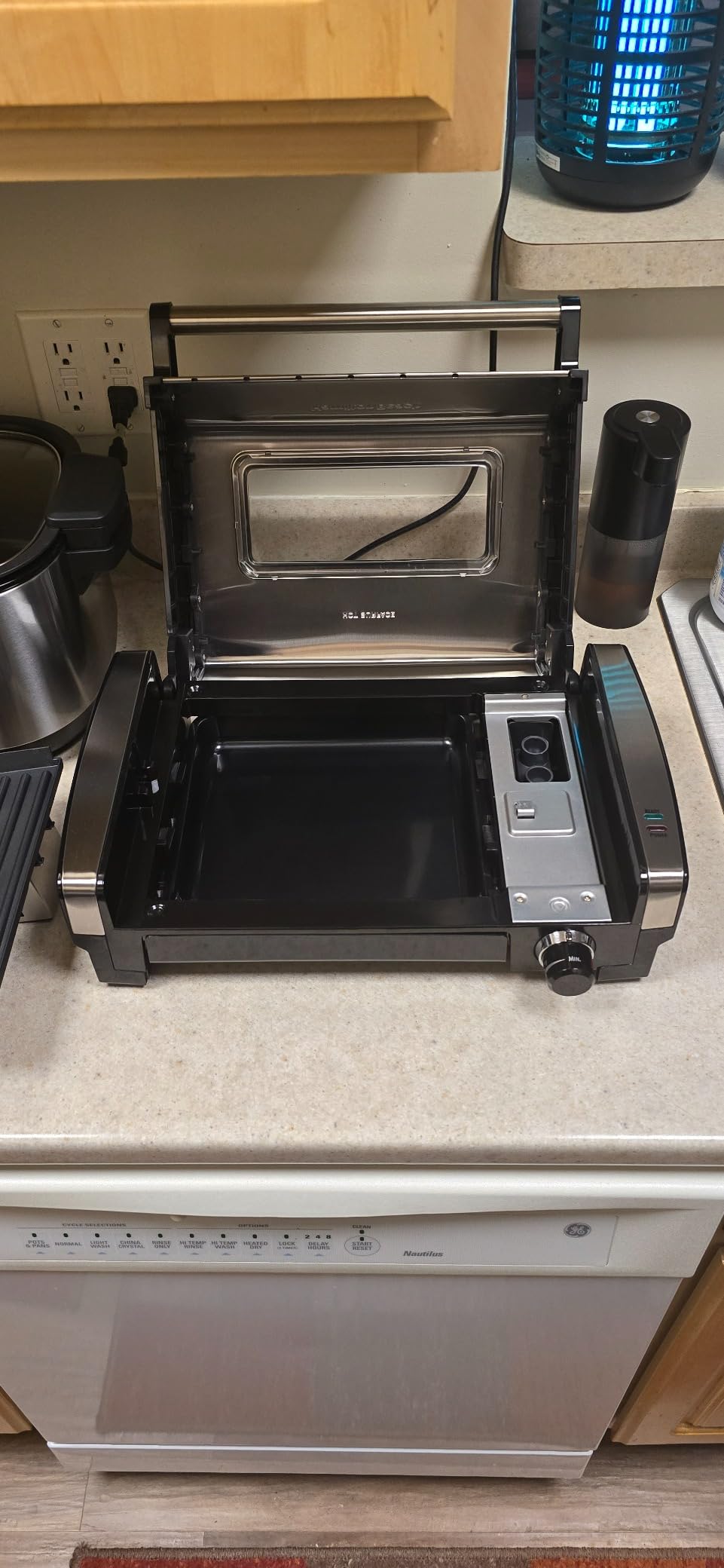 Hamilton Beach Electric Indoor Searing Grill with Viewing Window and Adjustable Temperature Control to 450F, 118 sq. in. Surface, PFAS-Free Removable Nonstick Grate, Stainless Steel customer photo 1