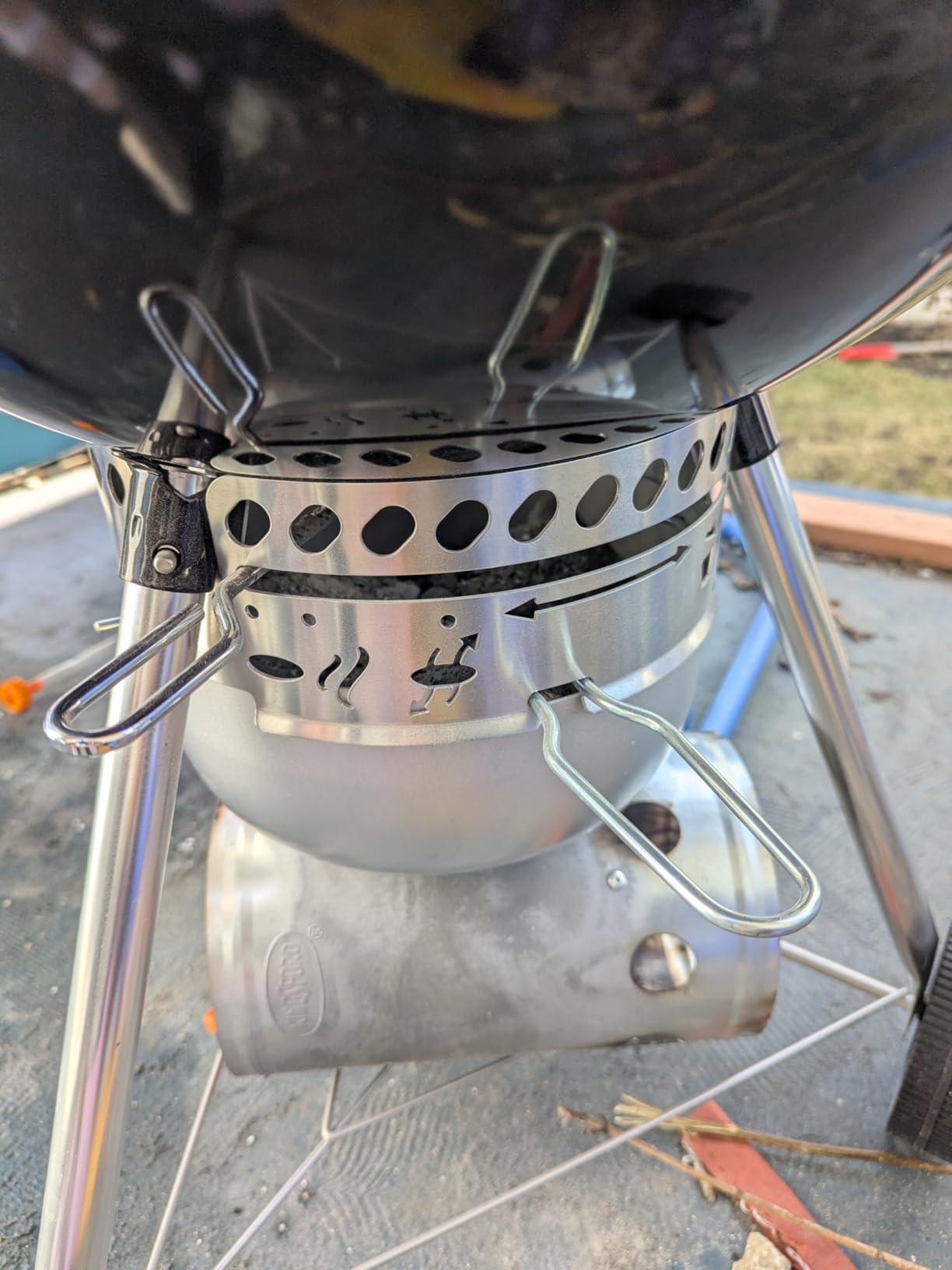 Weber Original Kettle Premium Charcoal Grill, 22-Inch, Black customer photo 2