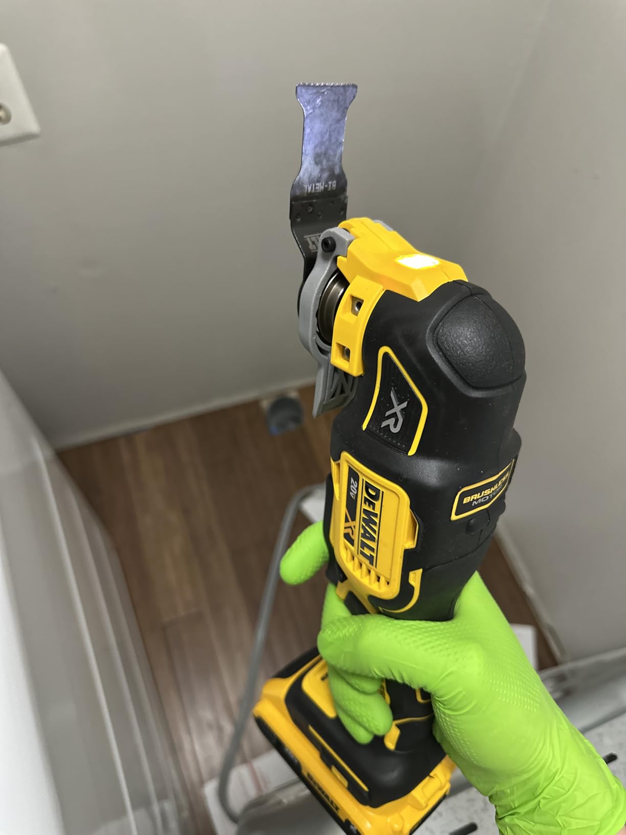 DEWALT 20V MAX XR Oscillating Multi-Tool Kit (DCS356D1) - Cordless, 3-Speed, Quick Blade Change, Battery and Charger Included customer photo 1