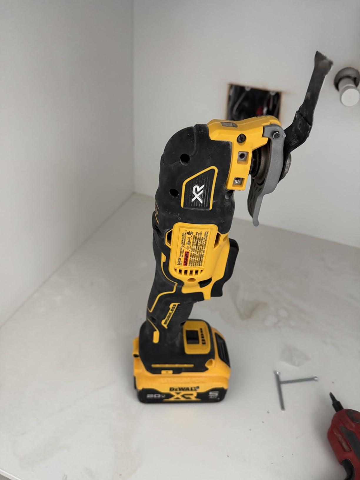 DEWALT 20V MAX XR Oscillating Multi-Tool Kit (DCS356D1) - Cordless, 3-Speed, Quick Blade Change, Battery and Charger Included customer photo 2