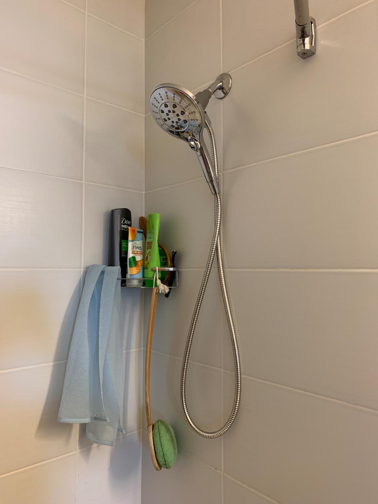 Moen Engage Chrome Magnetix Six-Function 5.5-Inch Wide Handheld Shower Head with Hose and Magnetic Docking System, 26112 customer photo 2