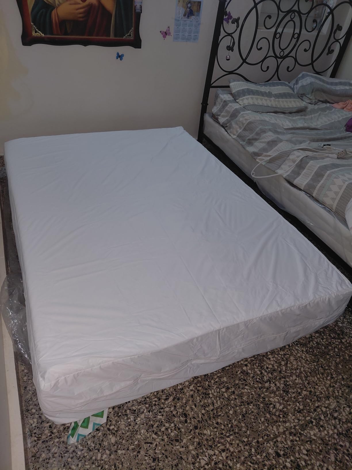 Utopia Bedding Premium Waterproof Bed Bug Mattress Cover, Queen Zippered Mattress Protector, 12 Inches Deep, Dust Mite Proof 6-Sided Mattress Encasement for Bed customer photo 2