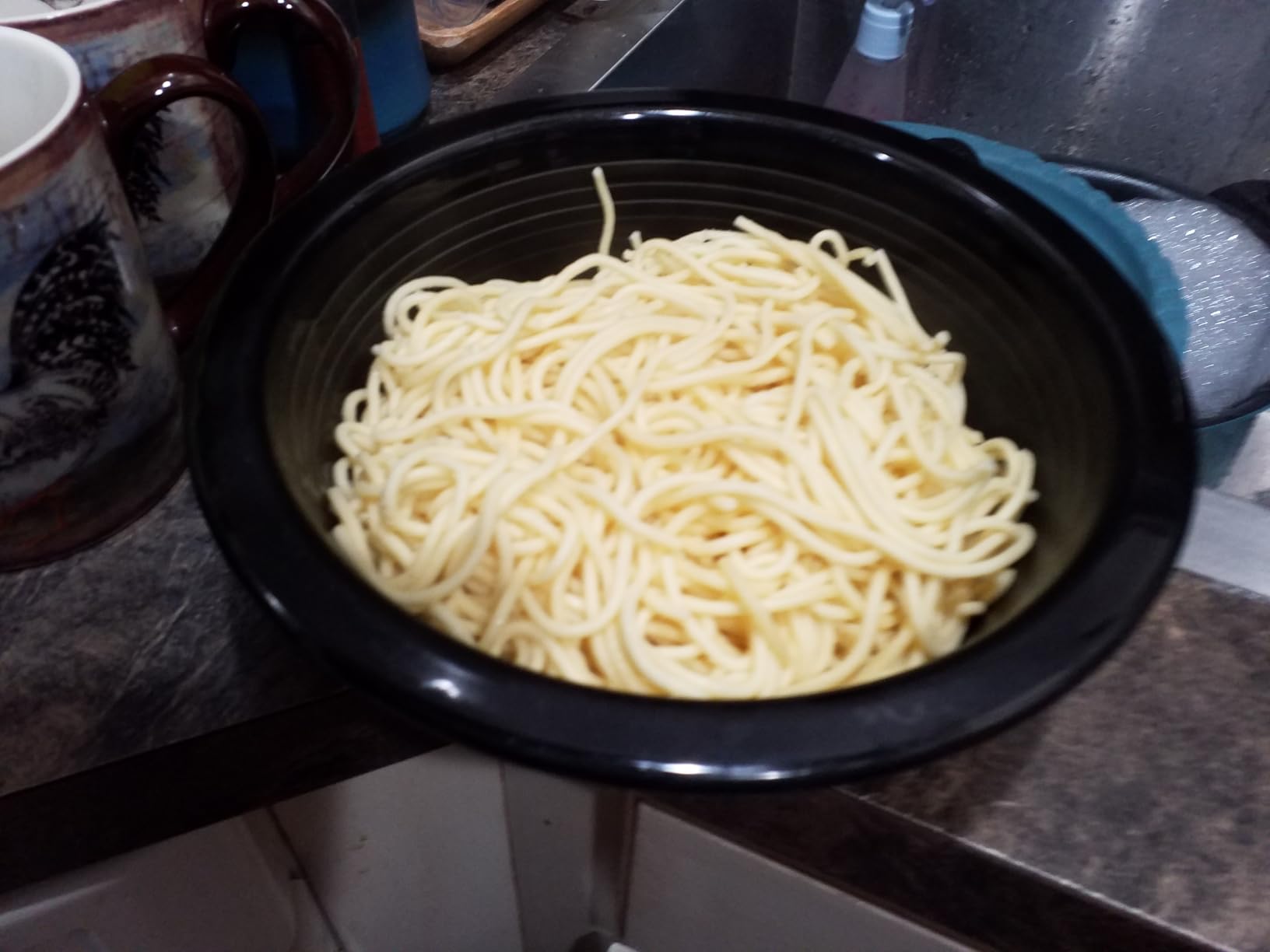 Philips Kitchen Appliances Compact Pasta and Noodle Maker, Viva Collection, Comes with 3 Default Classic Pasta Shaping Discs, Fully Automatic, Recipe Book, Small, Black (HR2371/05) customer photo 2