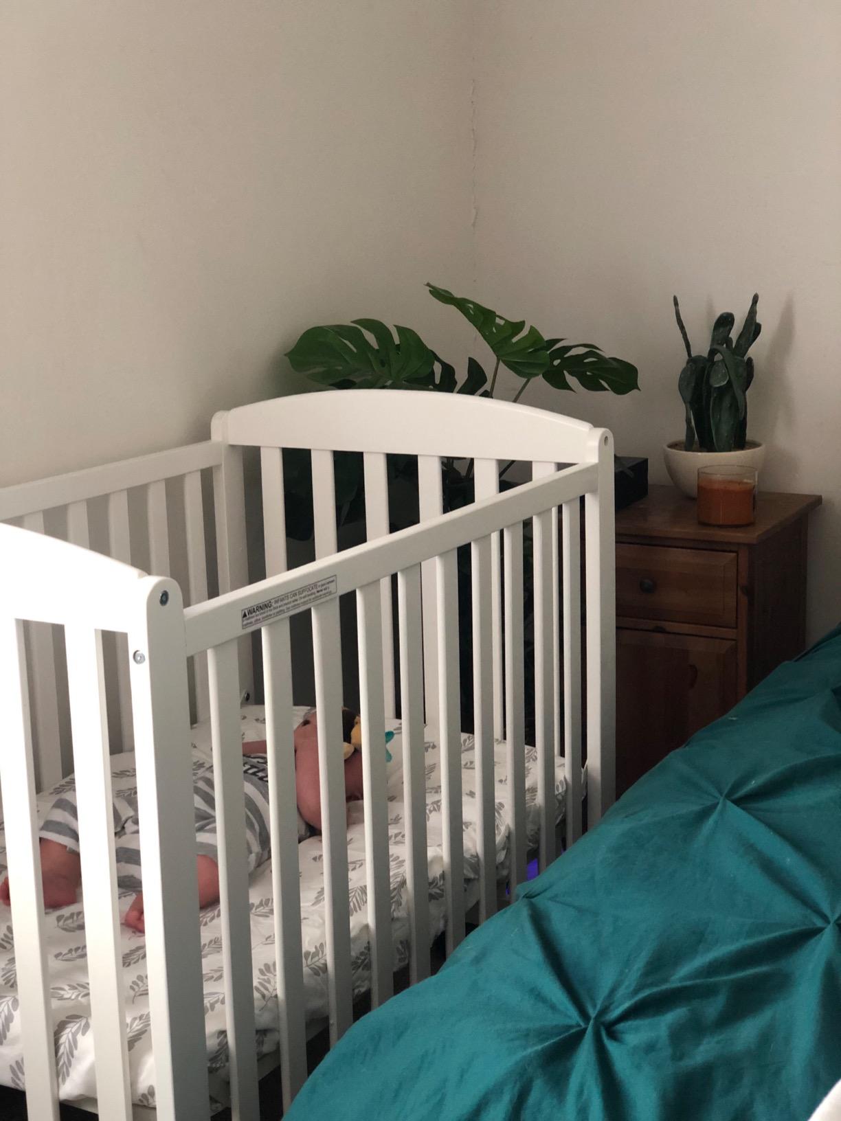 Delta Children Emery Mini Convertible Baby Crib with 2.75-inch Mattress, Bianca White customer photo 2