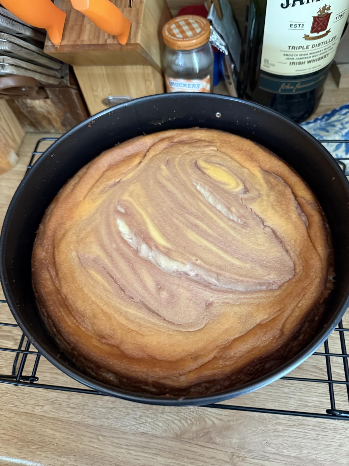 HIWARE 10 Inch Non-stick Springform Pan with Removable Bottom/Leakproof Cheesecake Pan customer photo 1