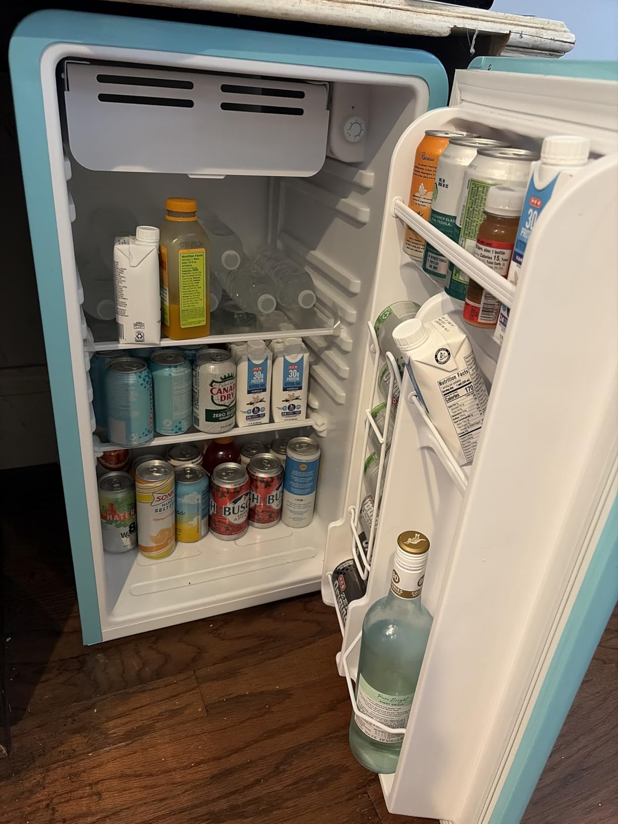 Frigidaire Retro Compact Refrigerator with Chiller, 3.2 cu ft Countertop Fridge, Built-In Bottle Opener, Rounded Corners, Premium, for Office, Bedroom, Dorm Room, Cabin, 18.5D x 20W x 31.5H (Pink) customer photo 1