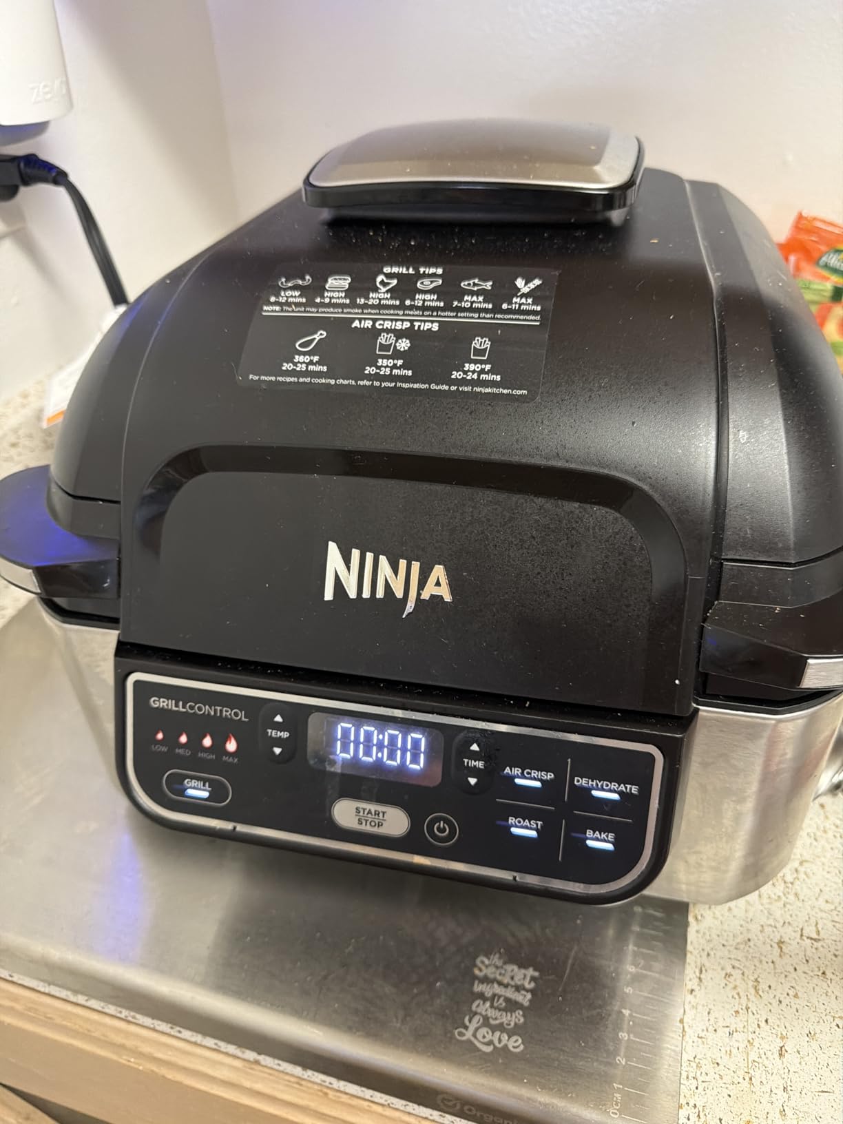 Ninja Foodi 5-in-1 Indoor Grill with Air Fry, Roast, Bake, and Dehydrate, Smoke Control System, Dishwasher Safe Parts, AG301 customer photo 1