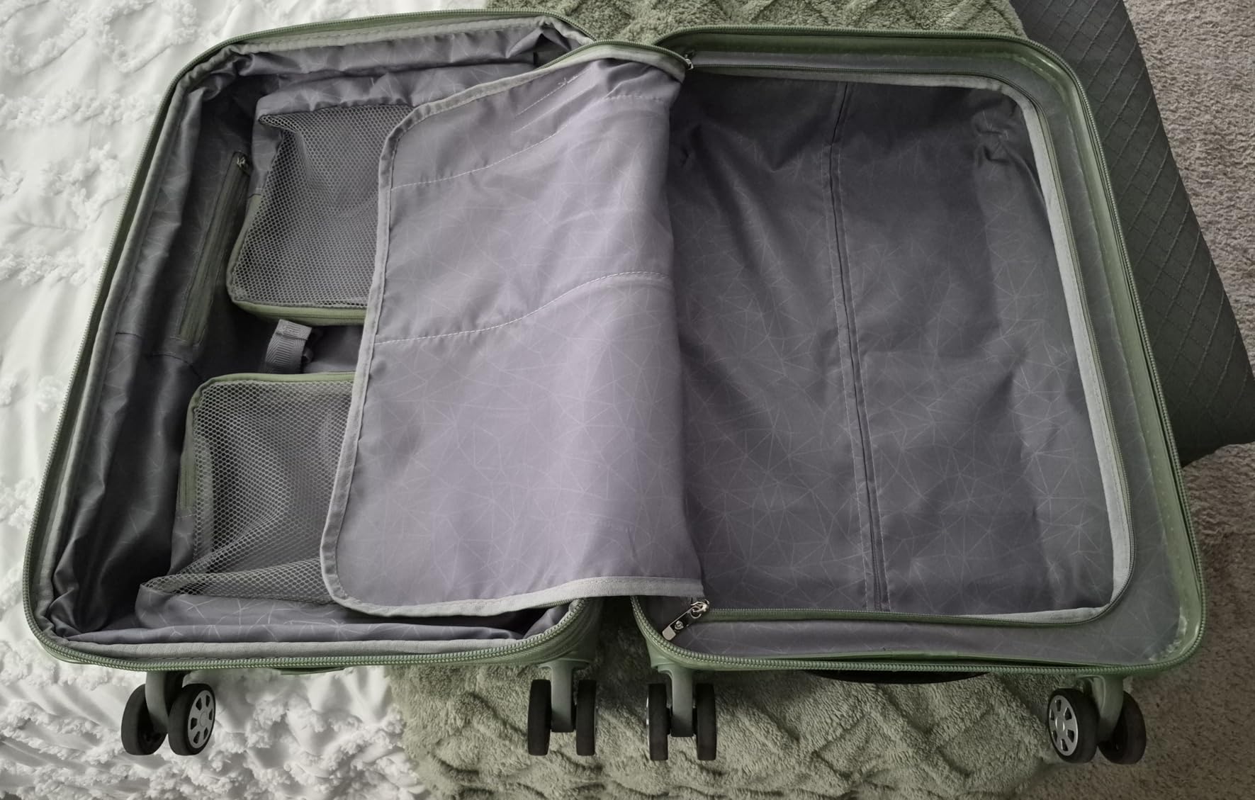 Traveler's Choice Pagosa Hardshell Expandable Luggage with Spinner Wheels, Black, 2-Piece Set (22/26) customer photo 1