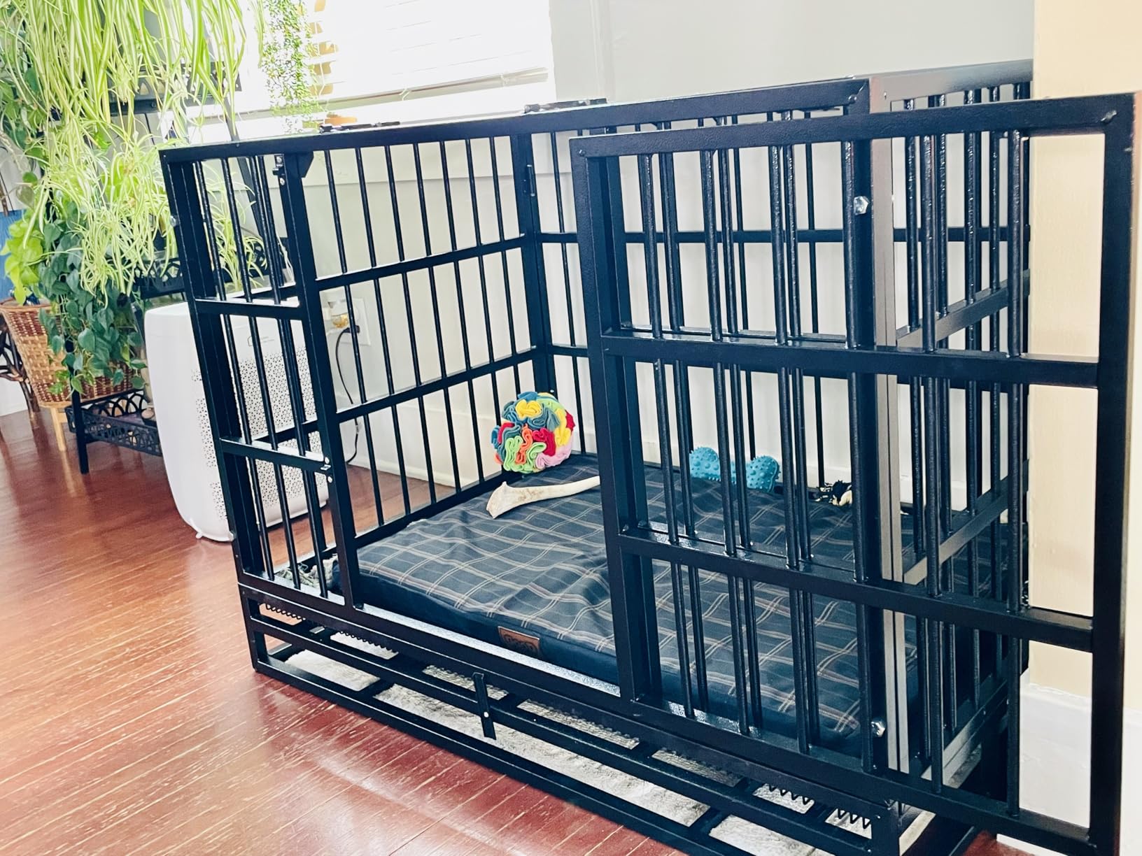 LEMBERI 48 Inch Heavy Duty Indestructible Dog Crate, Escape Proof Double Door Dog Kennel with Lockable Wheels, High Anxiety Extra Large Dog Cage Indoor Use customer photo 1