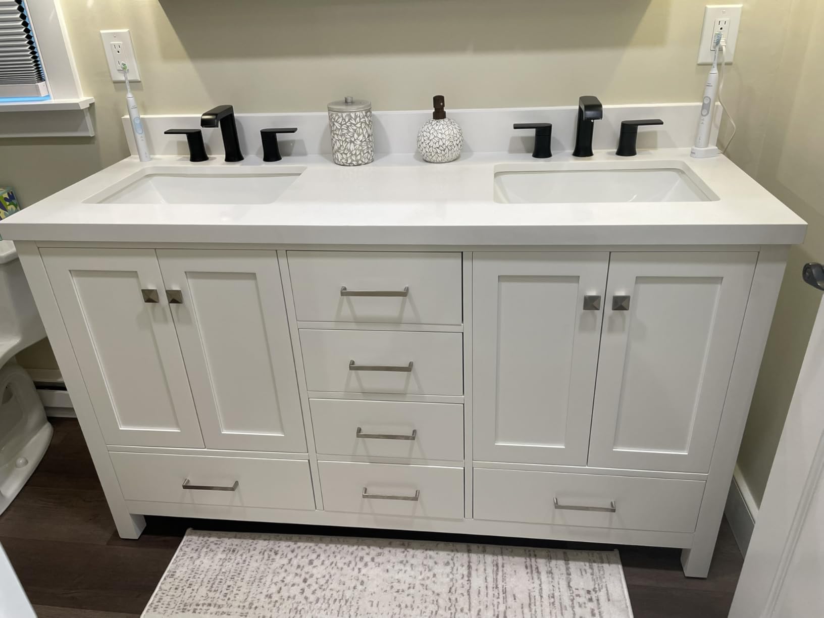 ARIEL Cambridge 60-inch Bathroom Vanity with Sink, Solid Wood, 1.5-inch Pure White Quartz Countertop & Backsplash, Double Rectangular Porcelain Sink, 4 Soft Closing Doors, 6 Dovetail Drawers, White customer photo 1