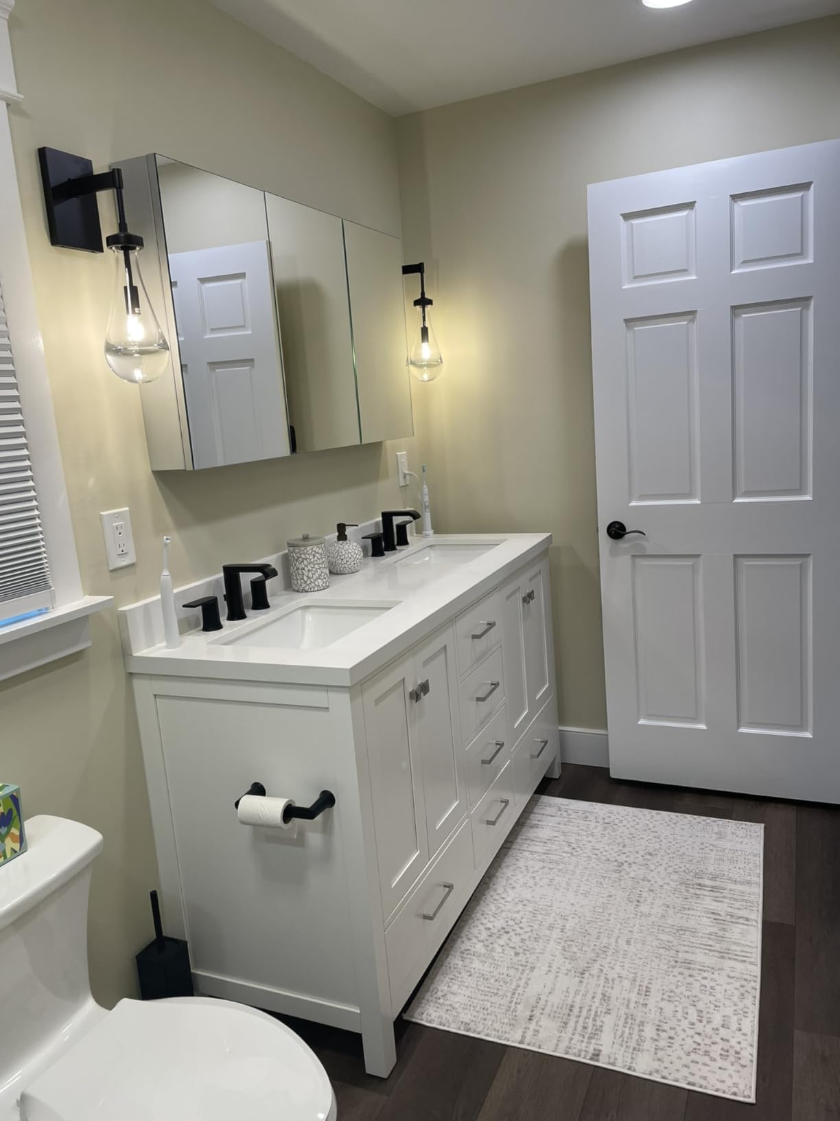 ARIEL Cambridge 60-inch Bathroom Vanity with Sink, Solid Wood, 1.5-inch Pure White Quartz Countertop & Backsplash, Double Rectangular Porcelain Sink, 4 Soft Closing Doors, 6 Dovetail Drawers, White customer photo 2
