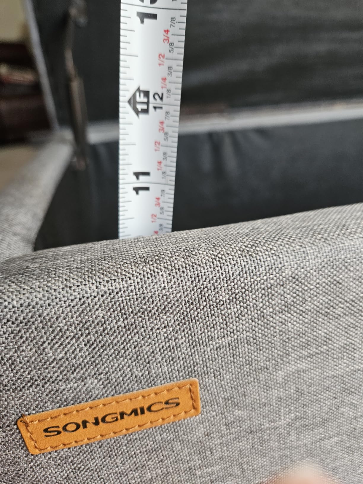 SONGMICS Storage Ottoman, Storage Bench, Tufted Entryway Bedroom Bench, 17.7 x 46.5 x 17.7 Inches, Hinges Easy Lid Operation, Wooden Legs, Linen-Look Cover, Loads 330 lb, Light Gray ULOM070G02 customer photo 1