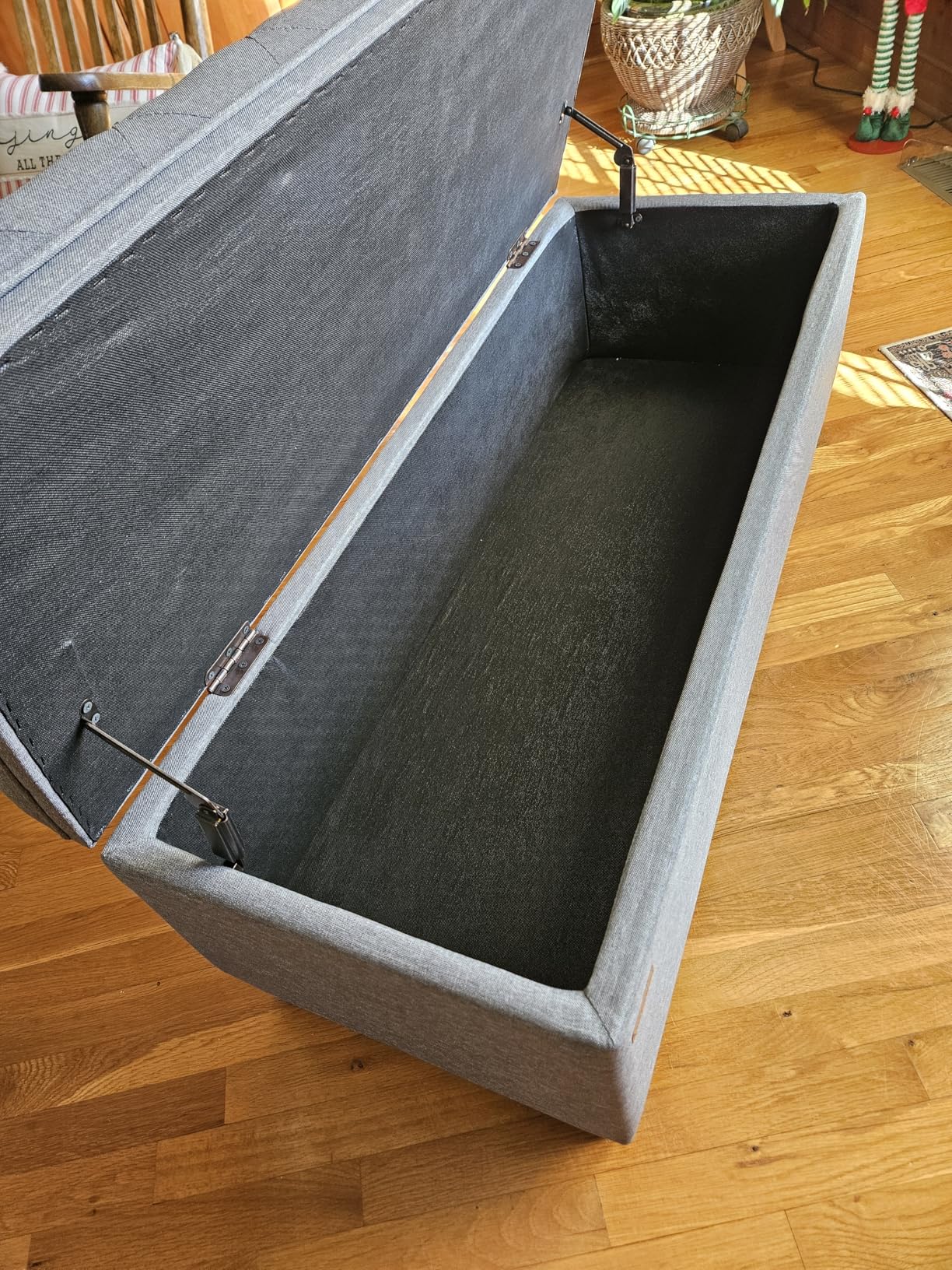 SONGMICS Storage Ottoman, Storage Bench, Tufted Entryway Bedroom Bench, 17.7 x 46.5 x 17.7 Inches, Hinges Easy Lid Operation, Wooden Legs, Linen-Look Cover, Loads 330 lb, Light Gray ULOM070G02 customer photo 2