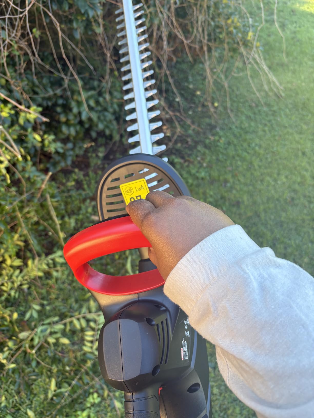 MZK 22'' Cordless Hedge Trimmer, 20V Bush Trimmer, Battery & Charger Included customer photo 1